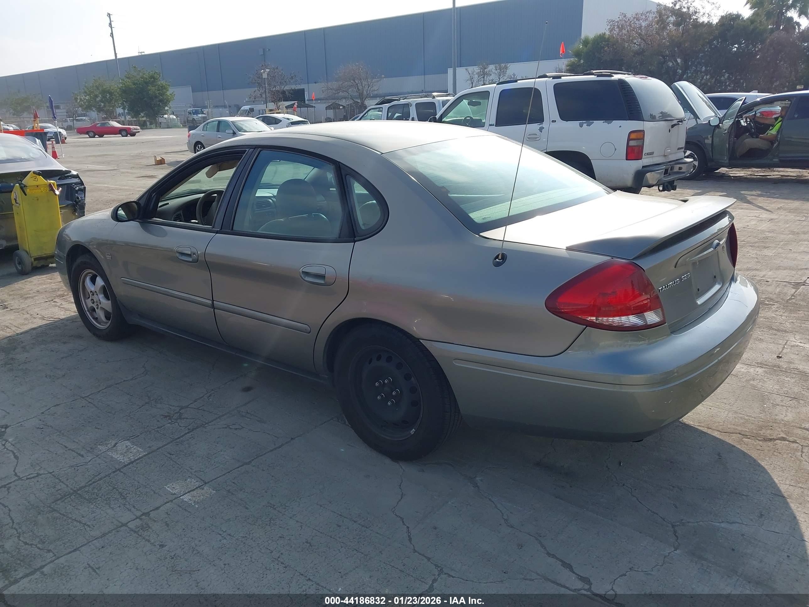 FORD TAURUS image 3