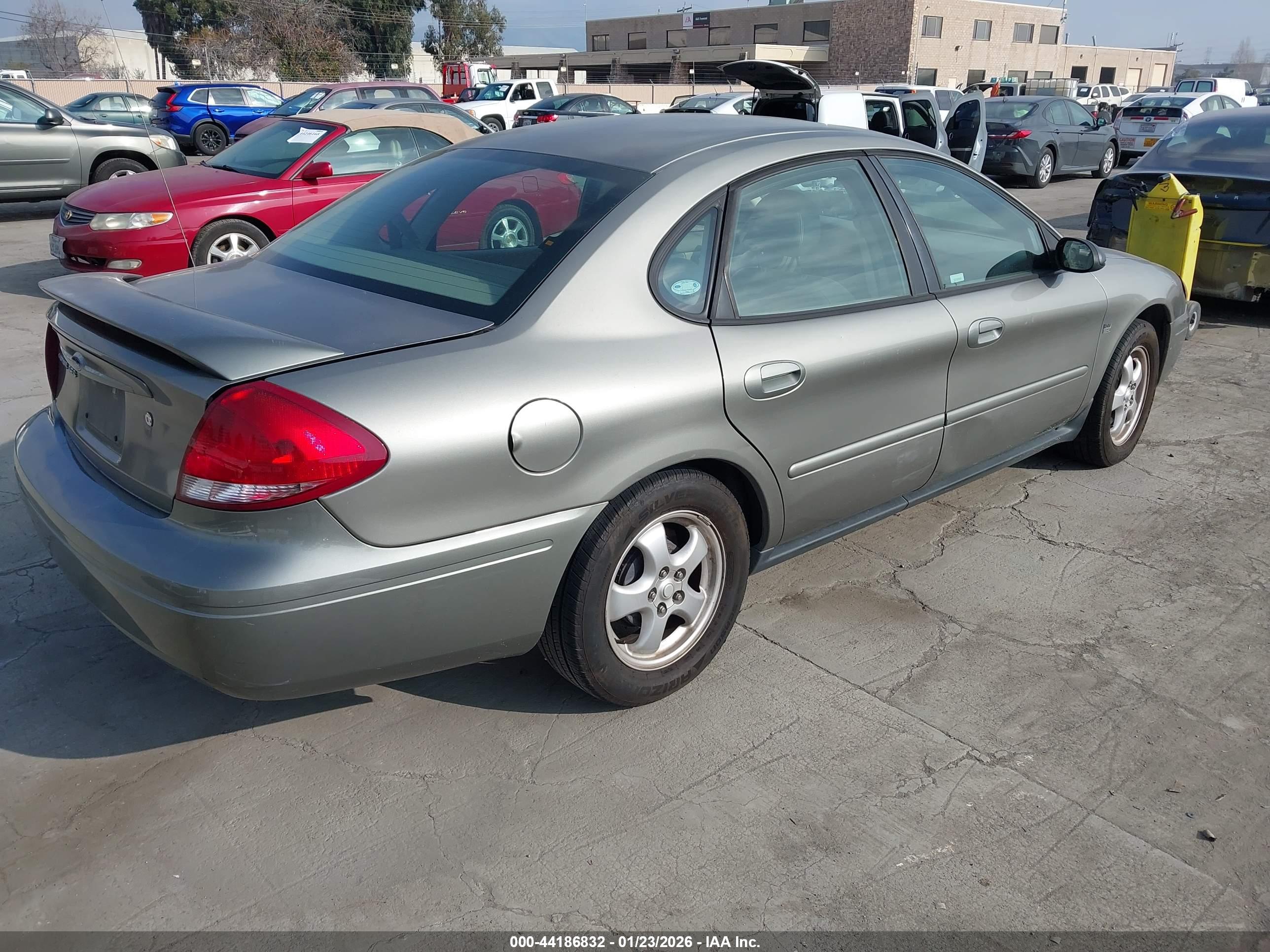 FORD TAURUS image 4