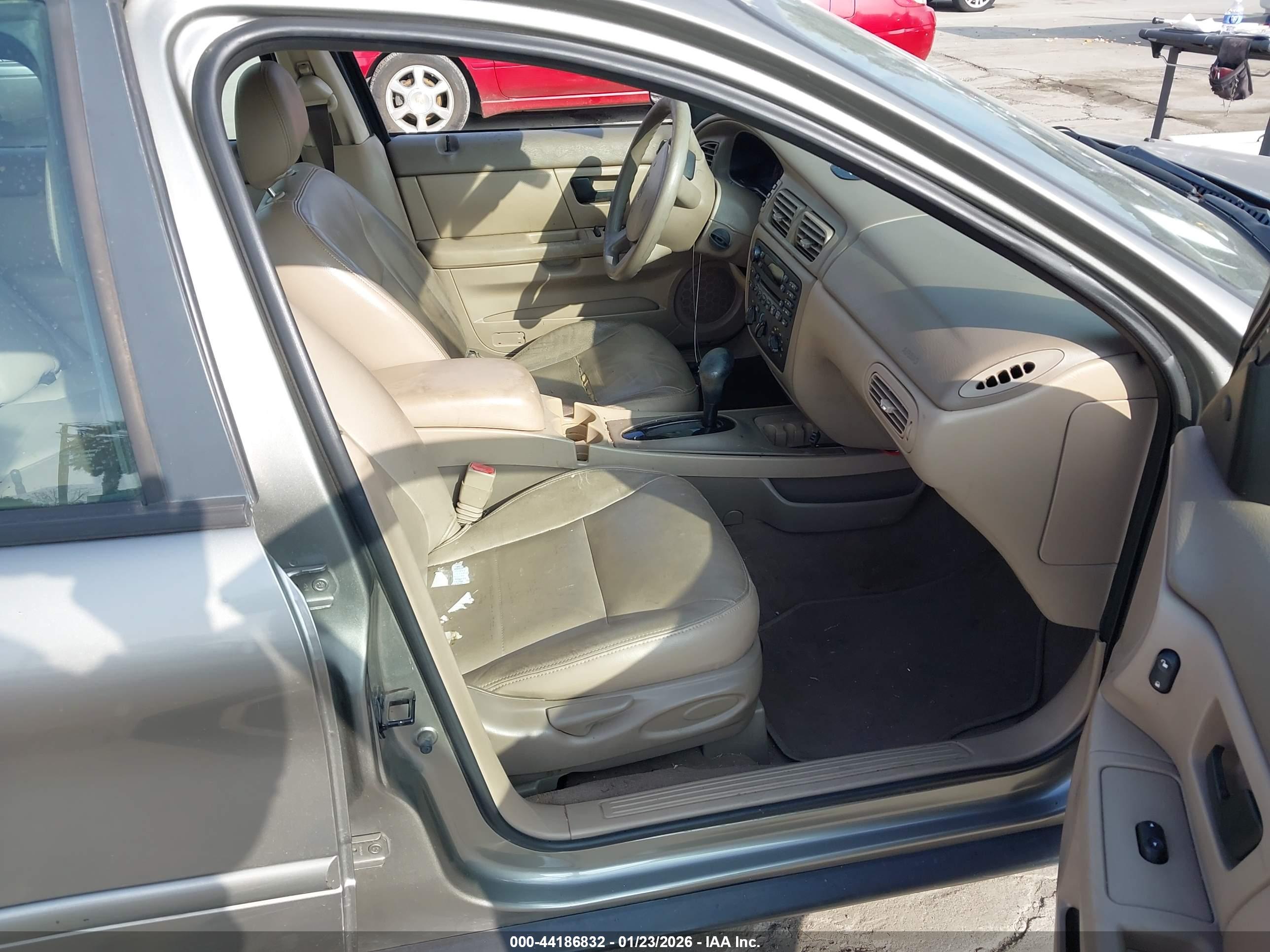 FORD TAURUS image 5