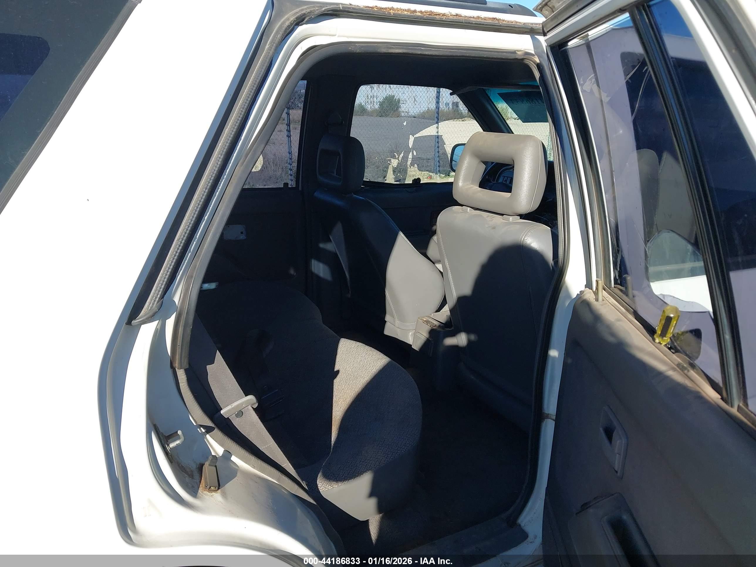 ISUZU RODEO image 8