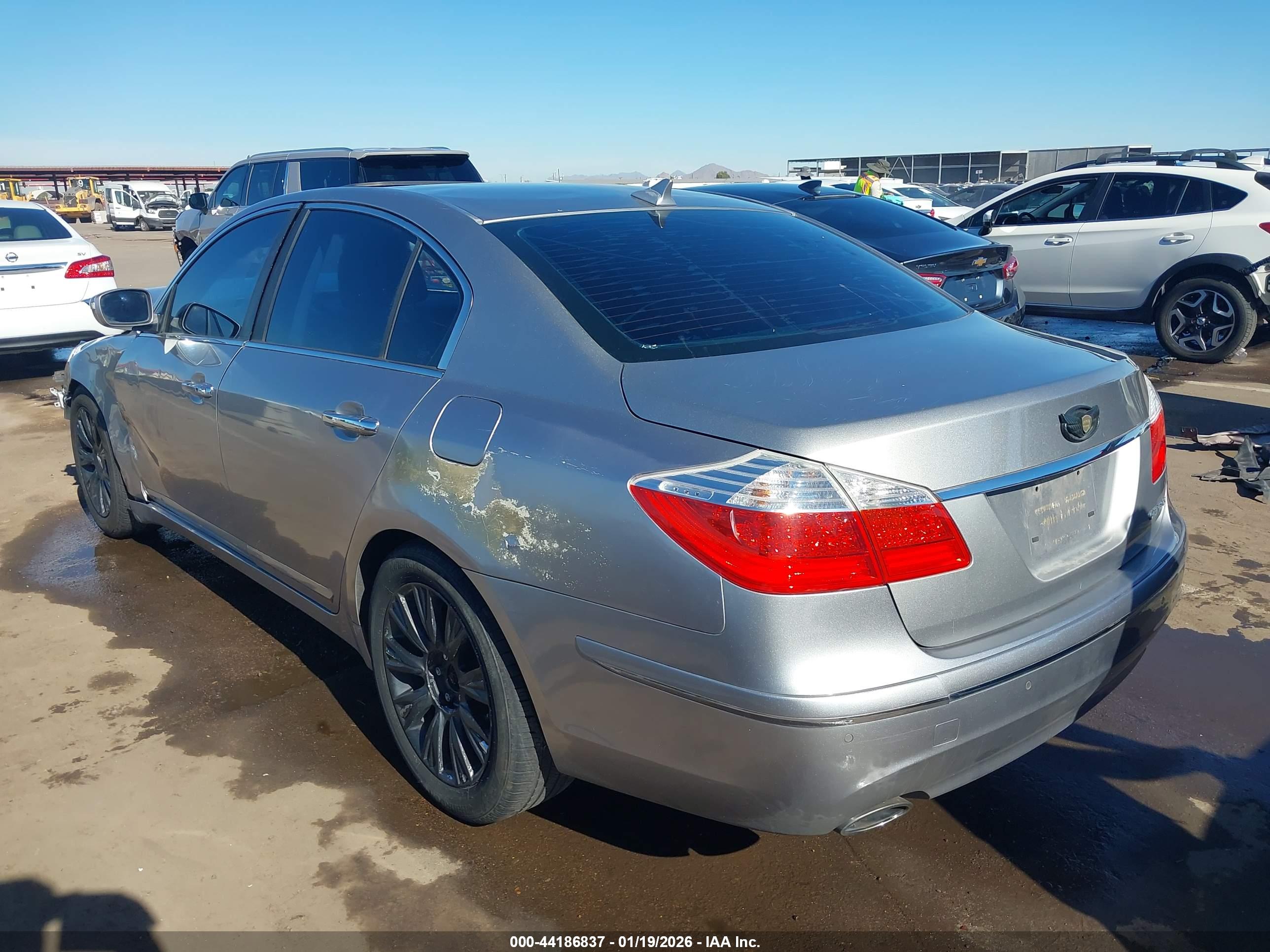 HYUNDAI GENESIS image 3