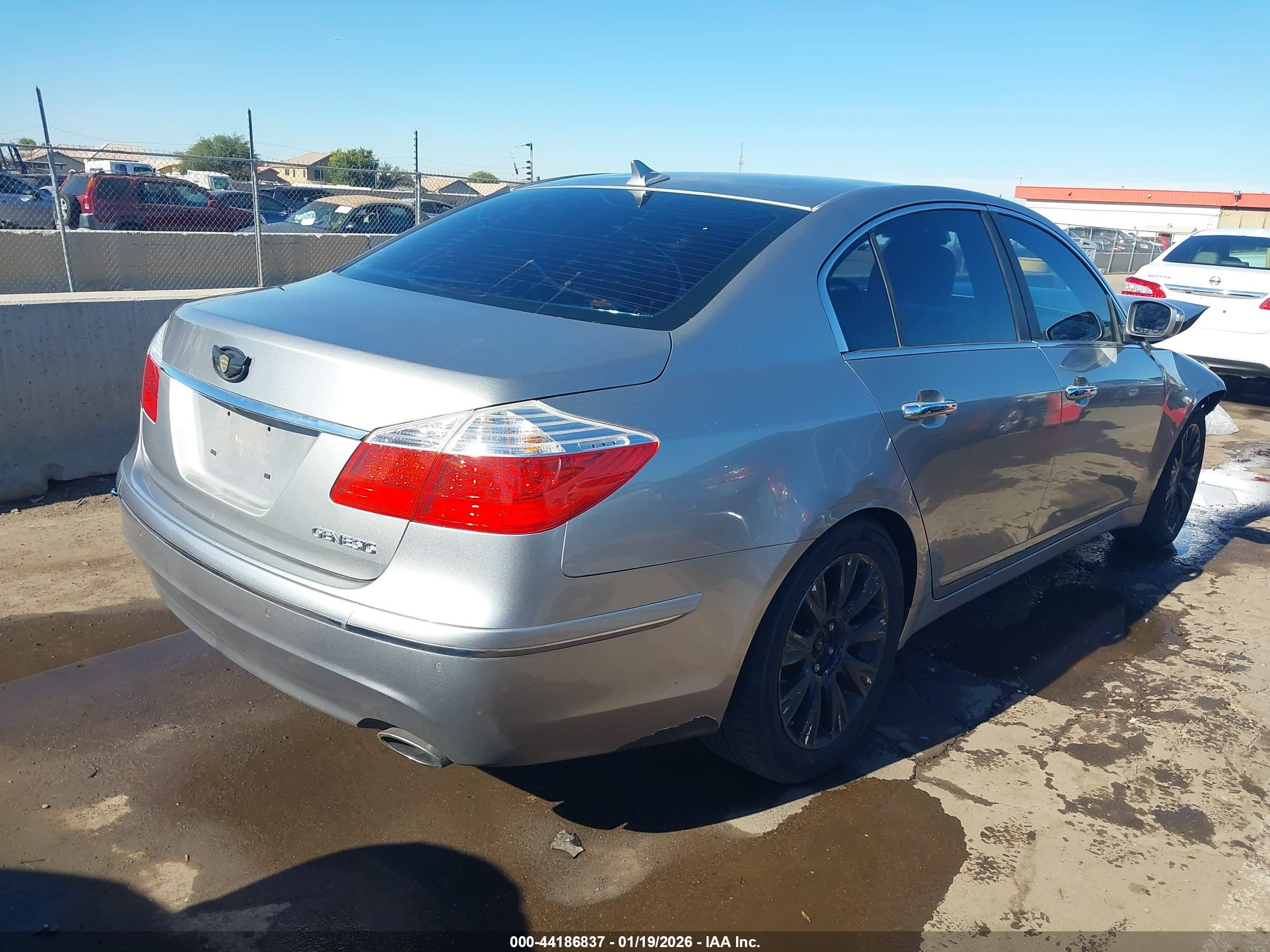 HYUNDAI GENESIS image 4