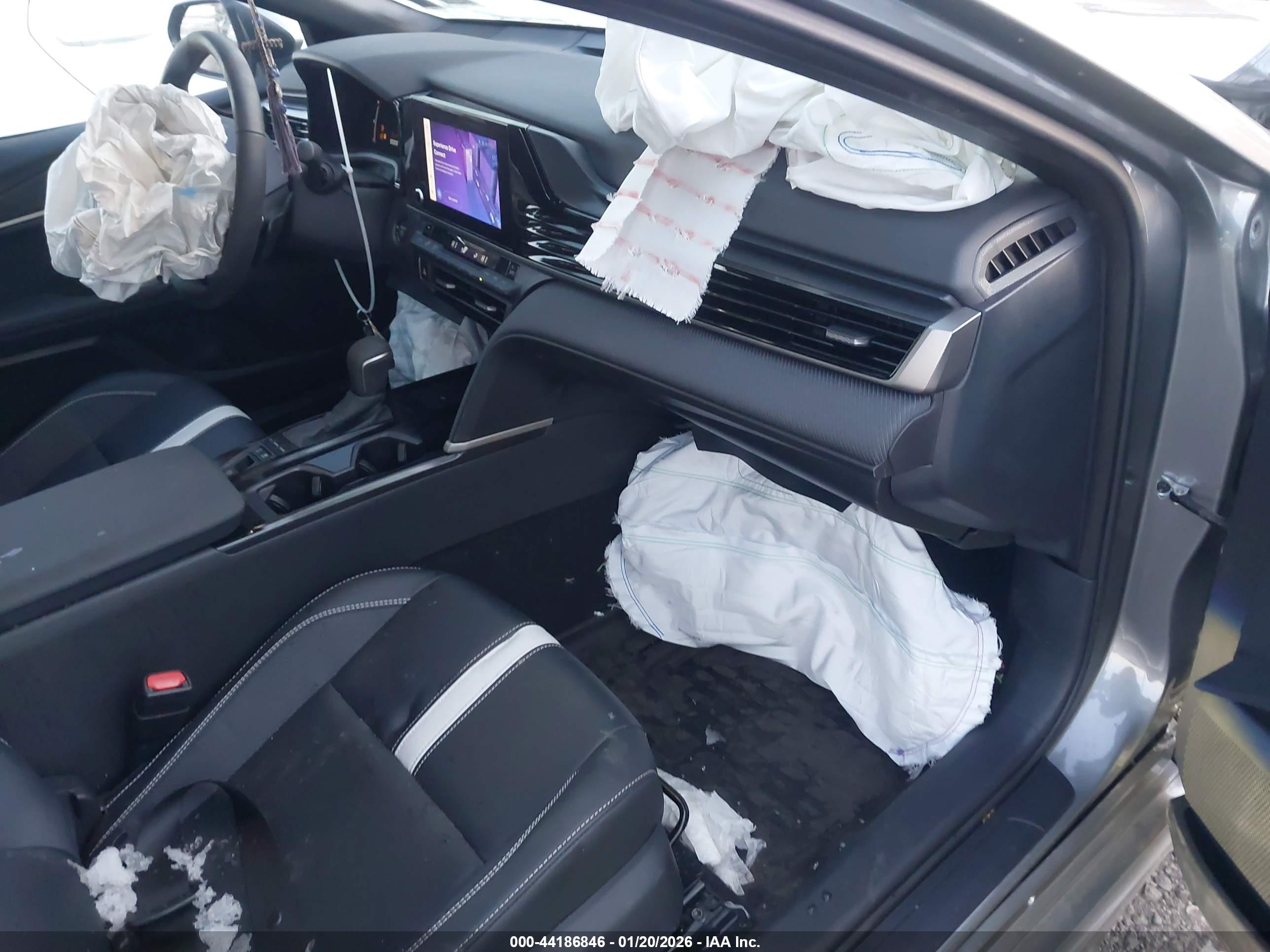 TOYOTA CAMRY image 5