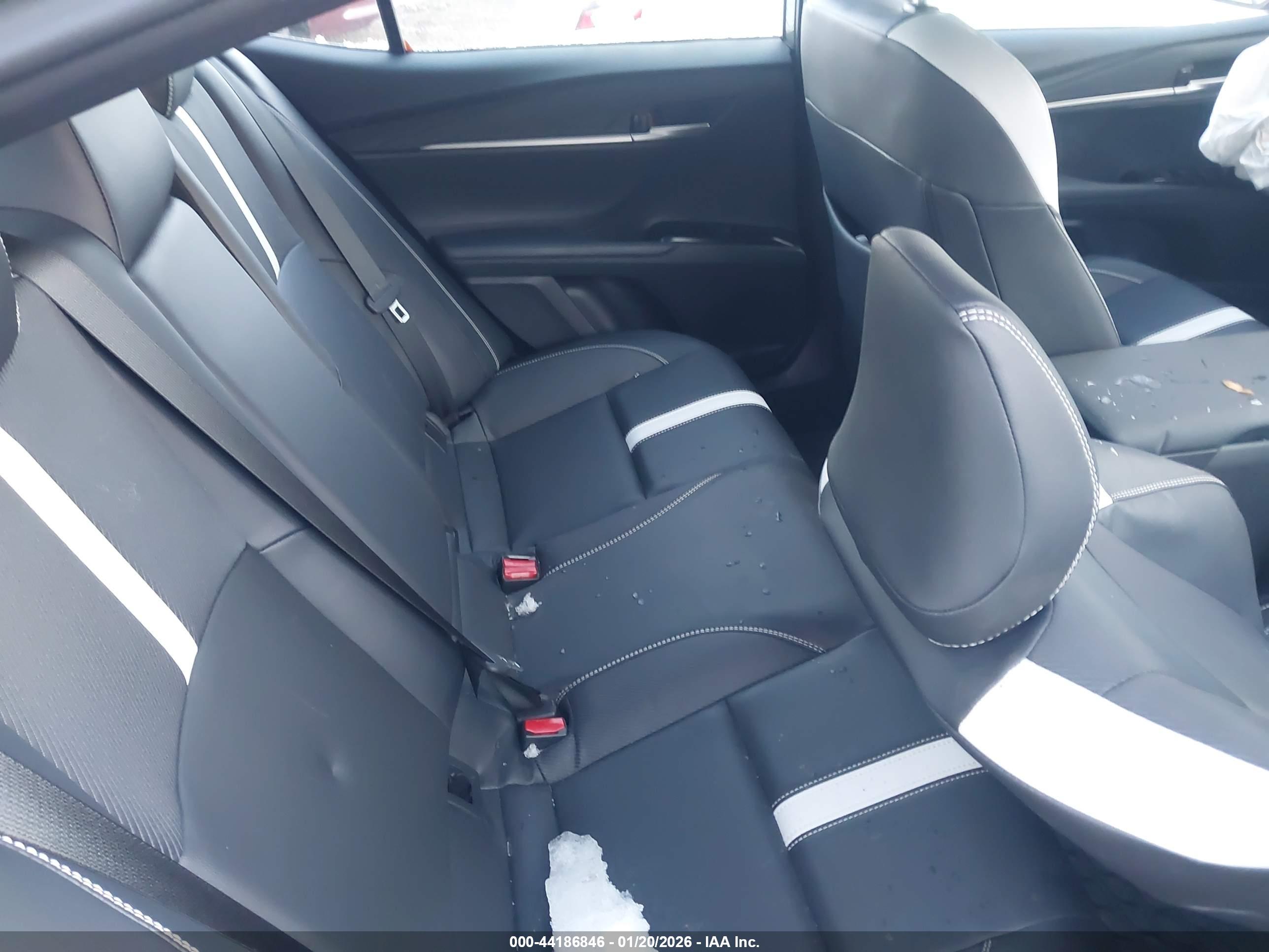 TOYOTA CAMRY image 8