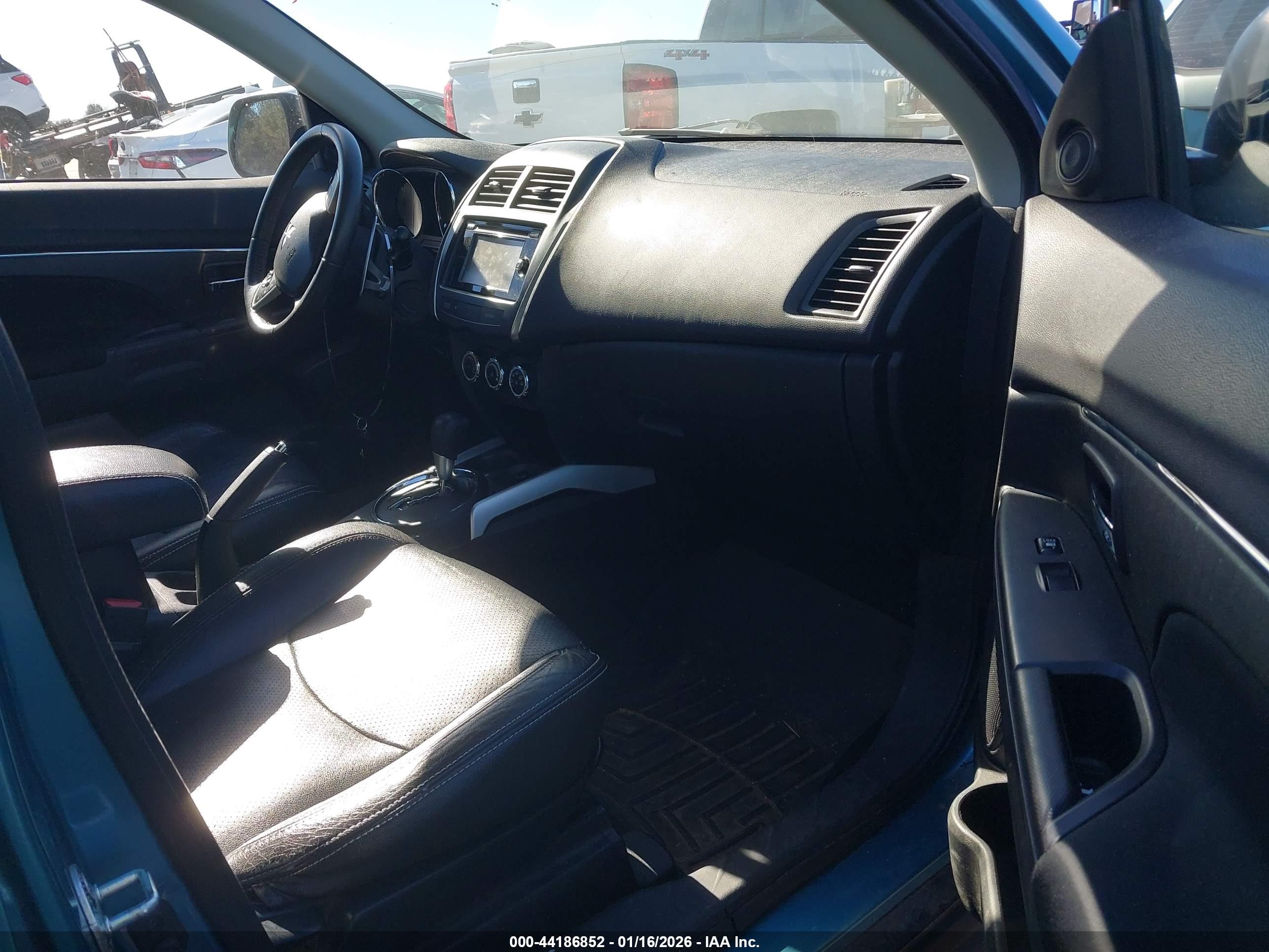 MITSUBISHI OUTLANDER image 5