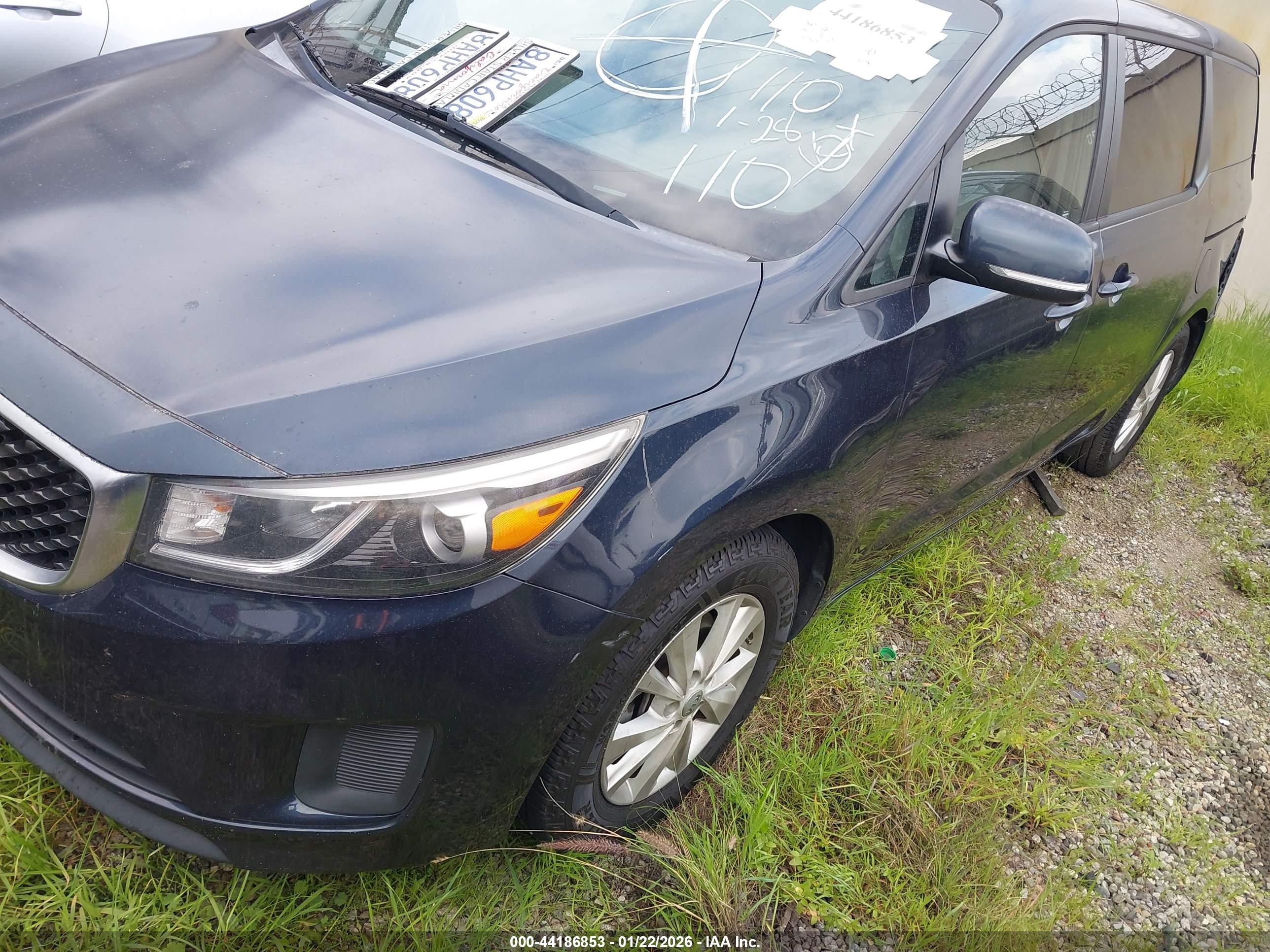 KIA SEDONA image 2