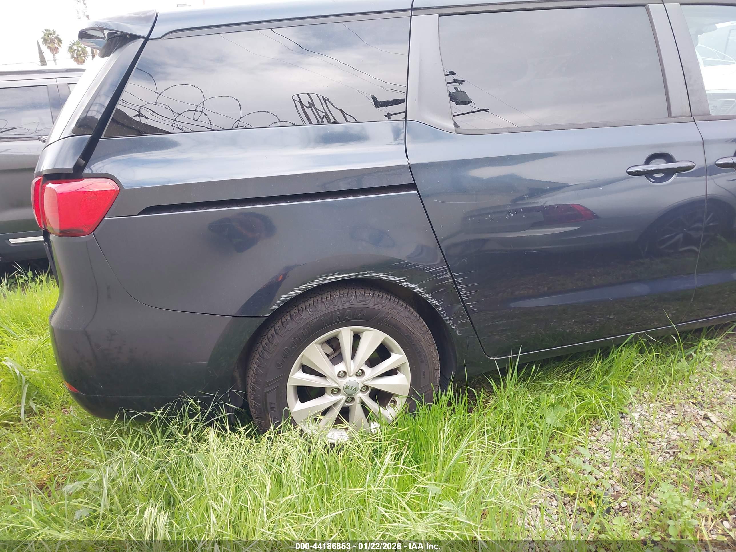 KIA SEDONA image 4
