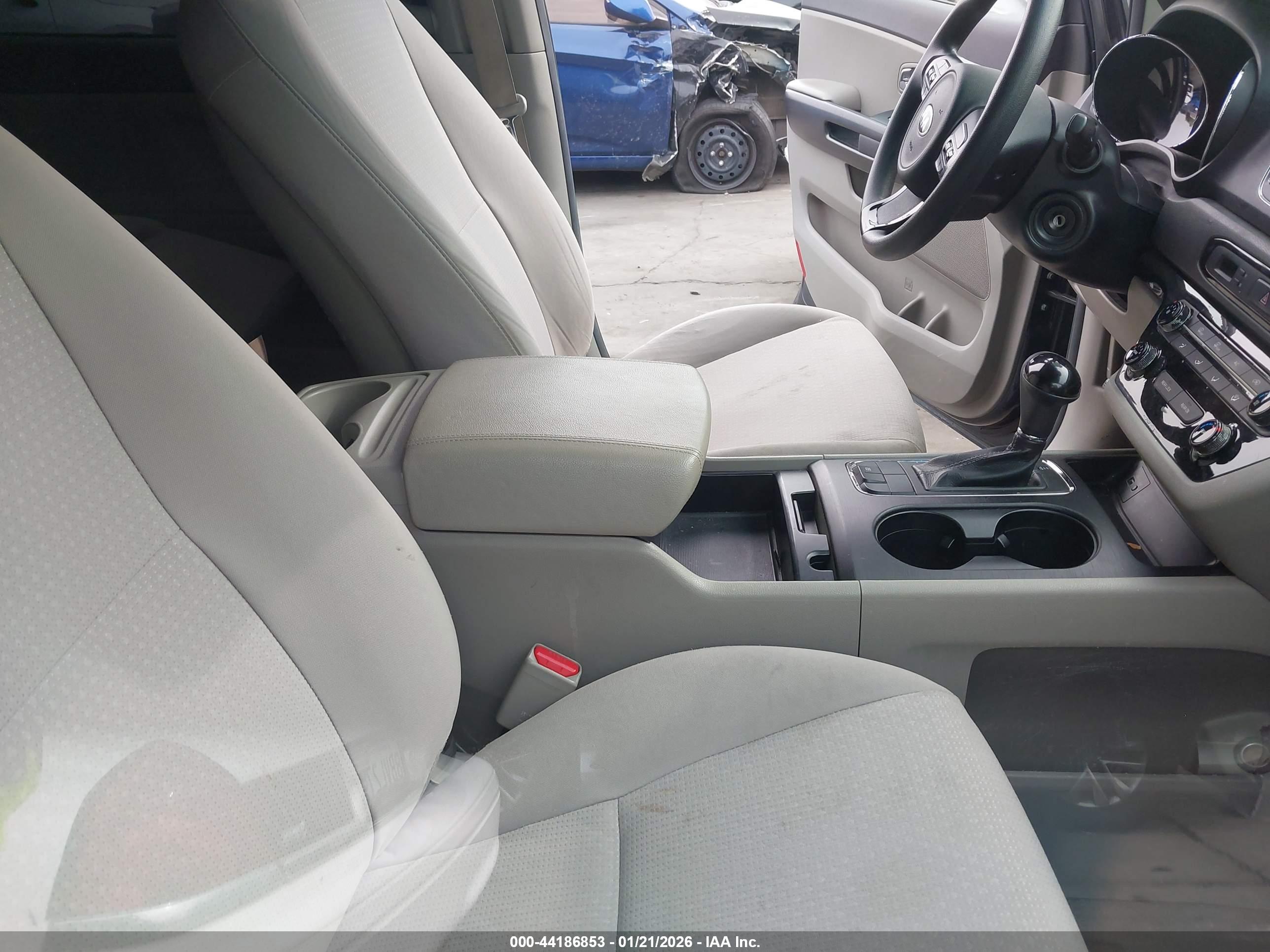 KIA SEDONA image 5