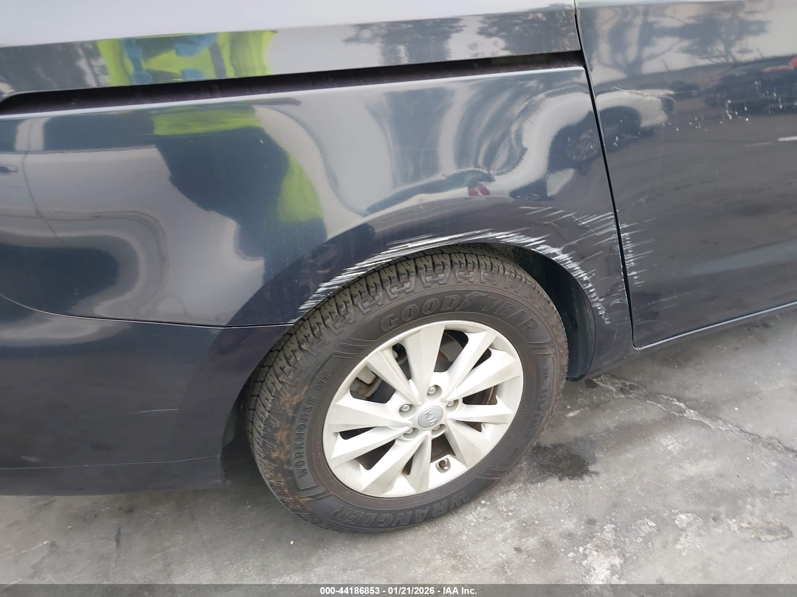 KIA SEDONA image 6