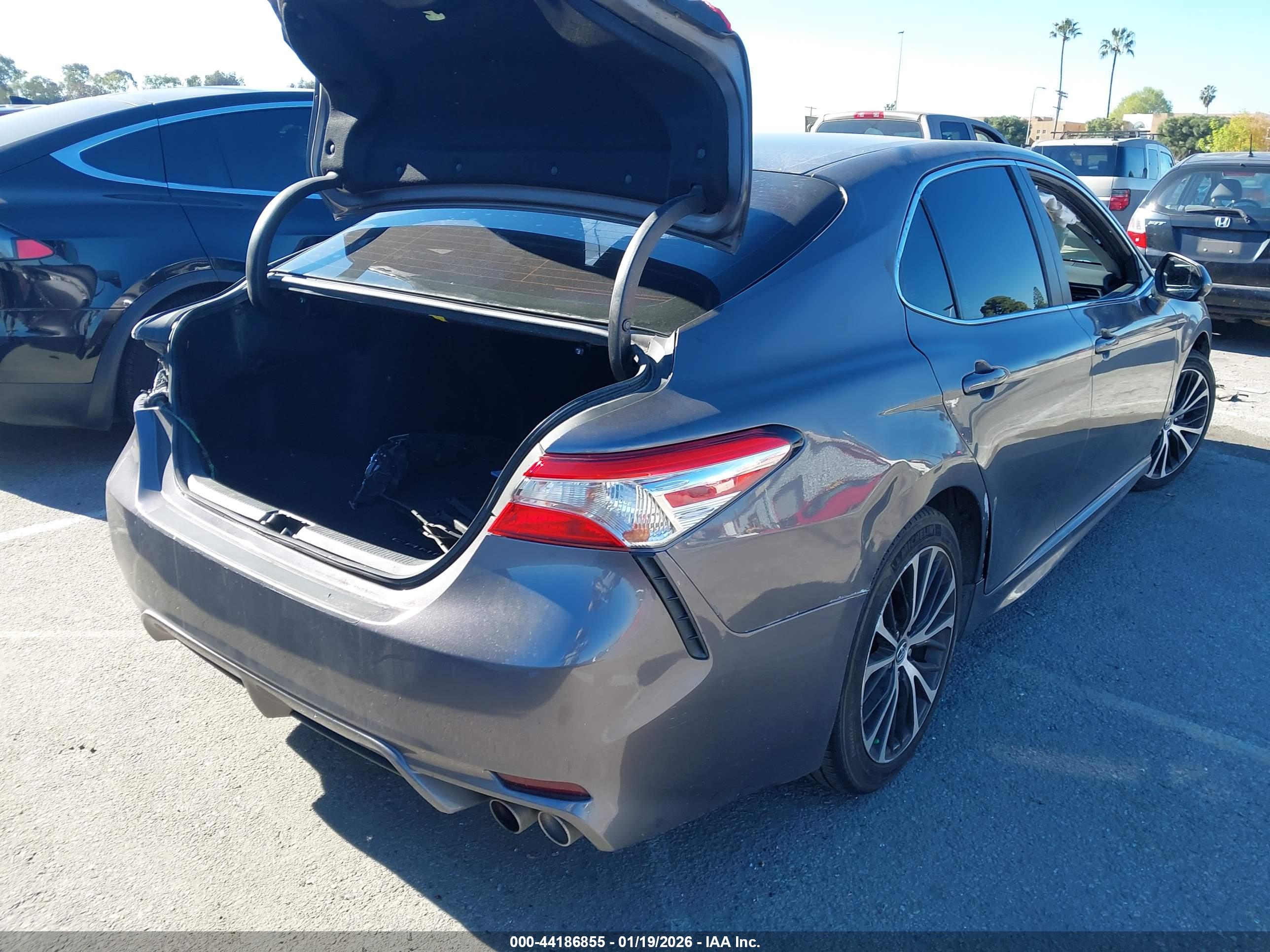 TOYOTA CAMRY image 4