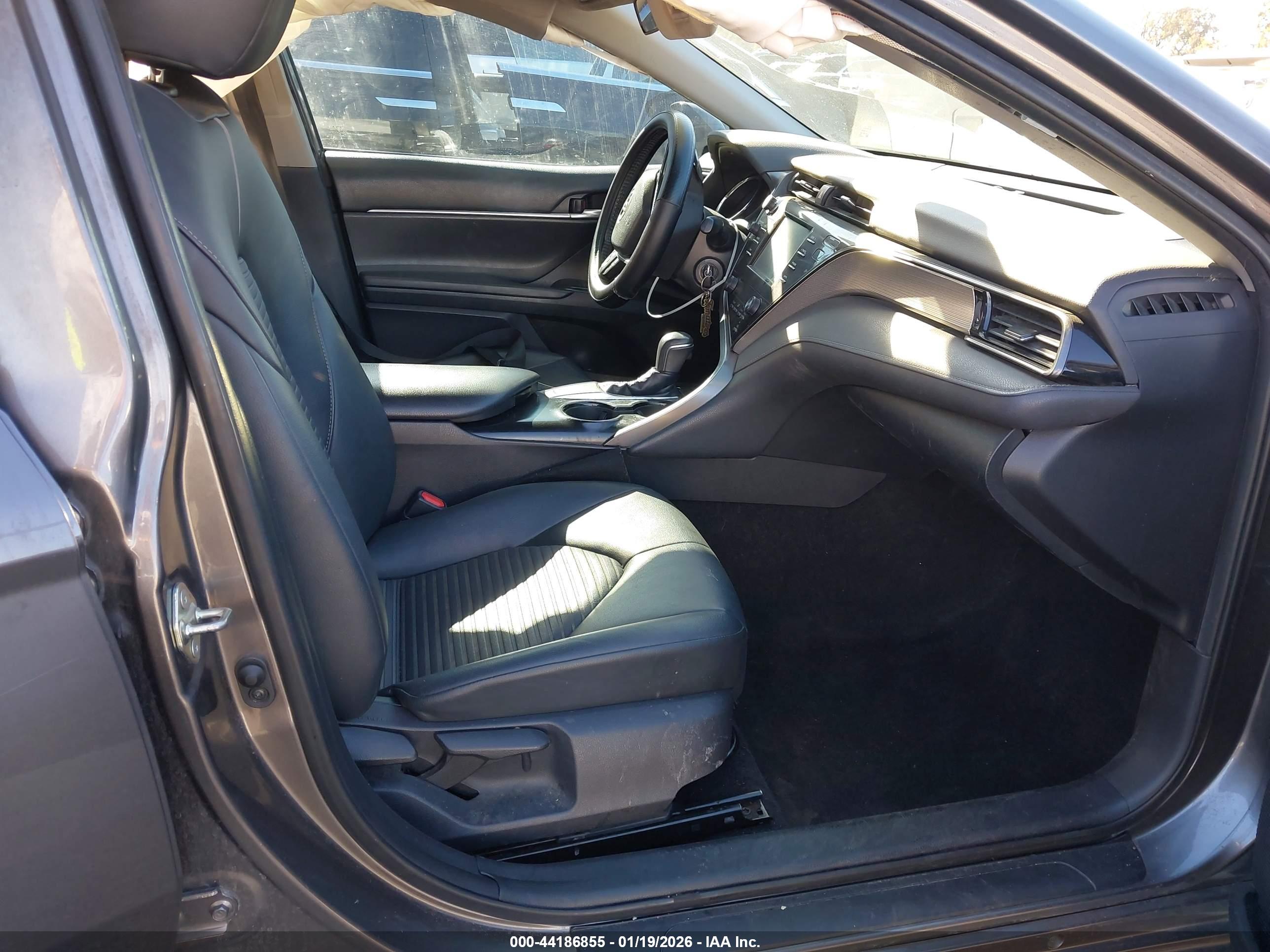 TOYOTA CAMRY image 5
