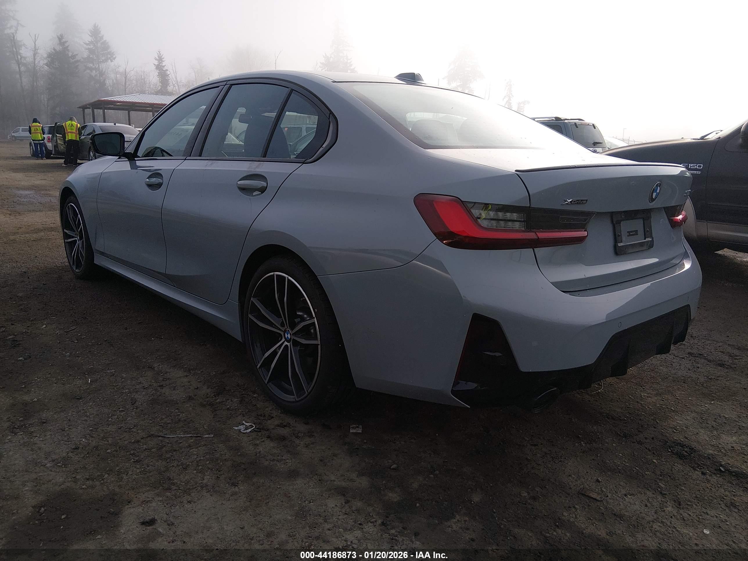 BMW 330I image 3
