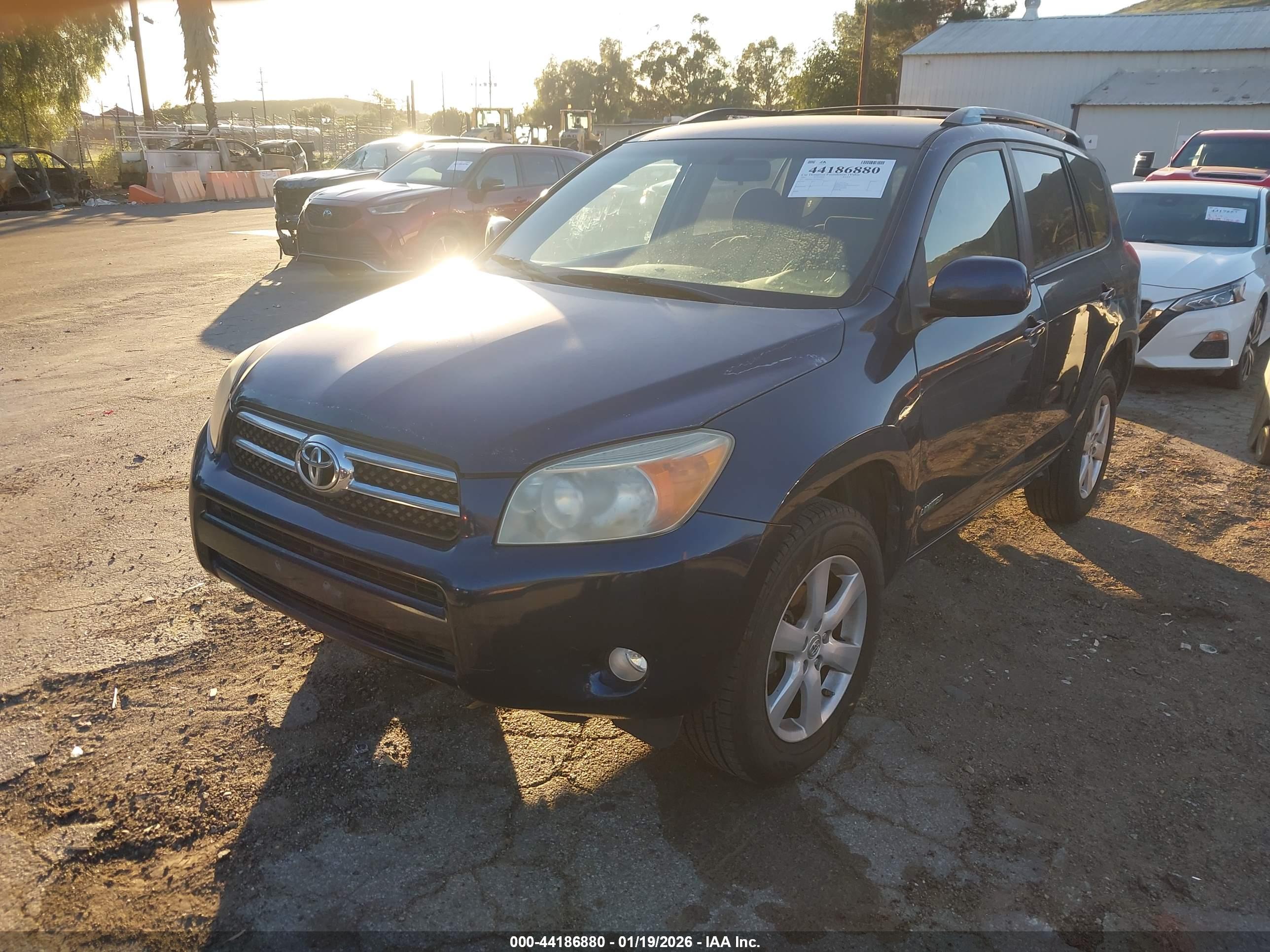 TOYOTA RAV4 image 2