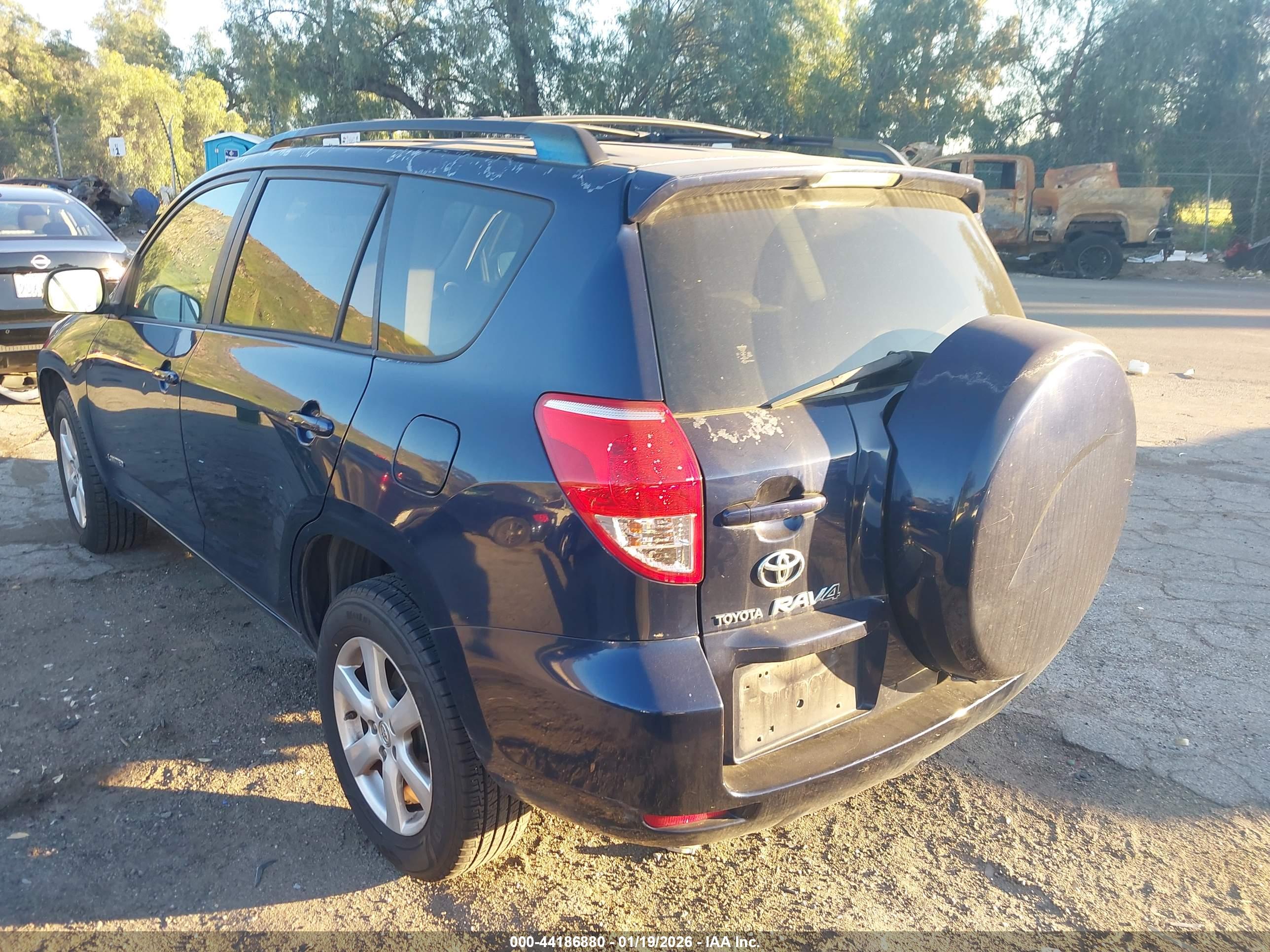 TOYOTA RAV4 image 3