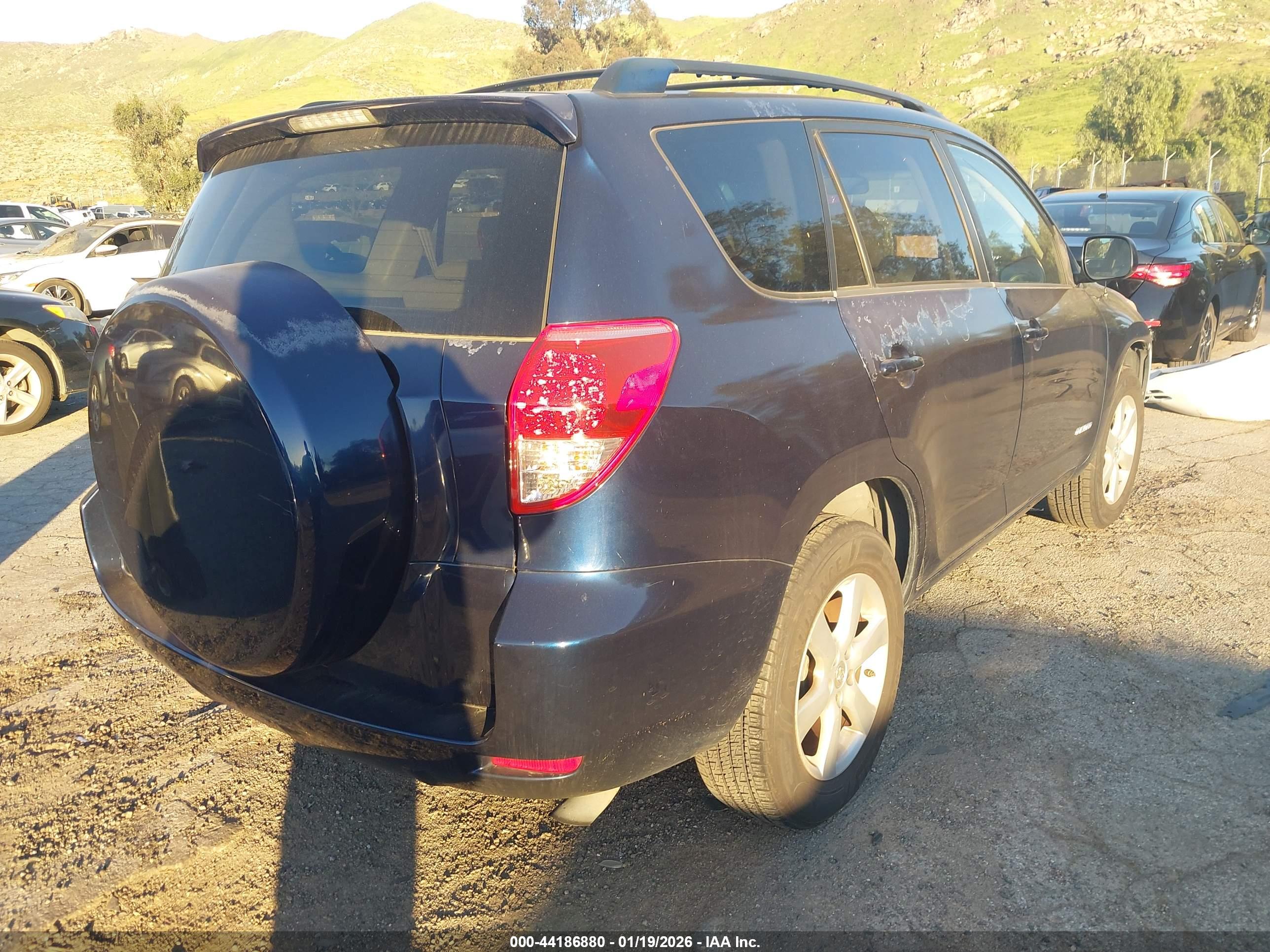 TOYOTA RAV4 image 4