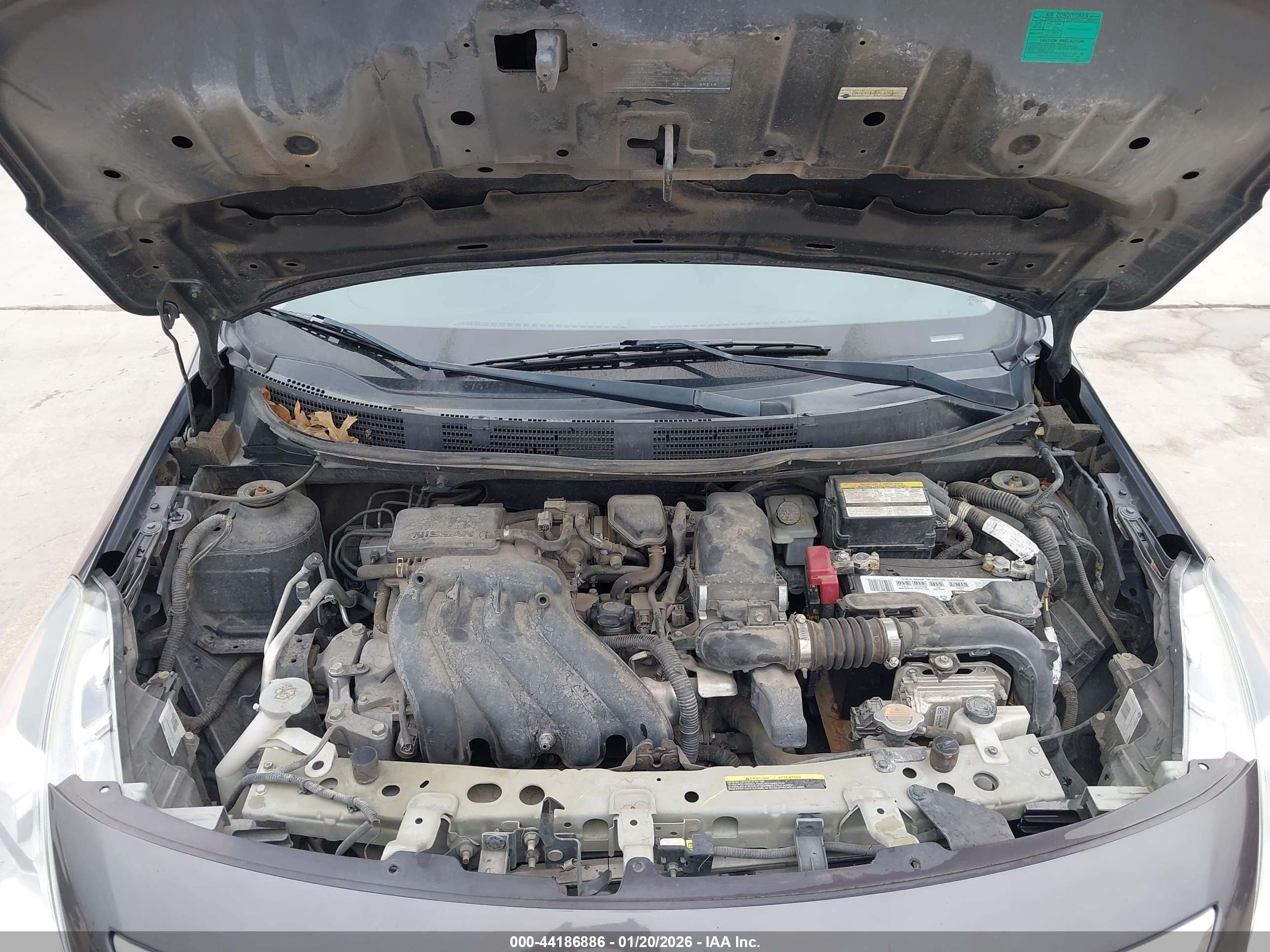 NISSAN VERSA image 10