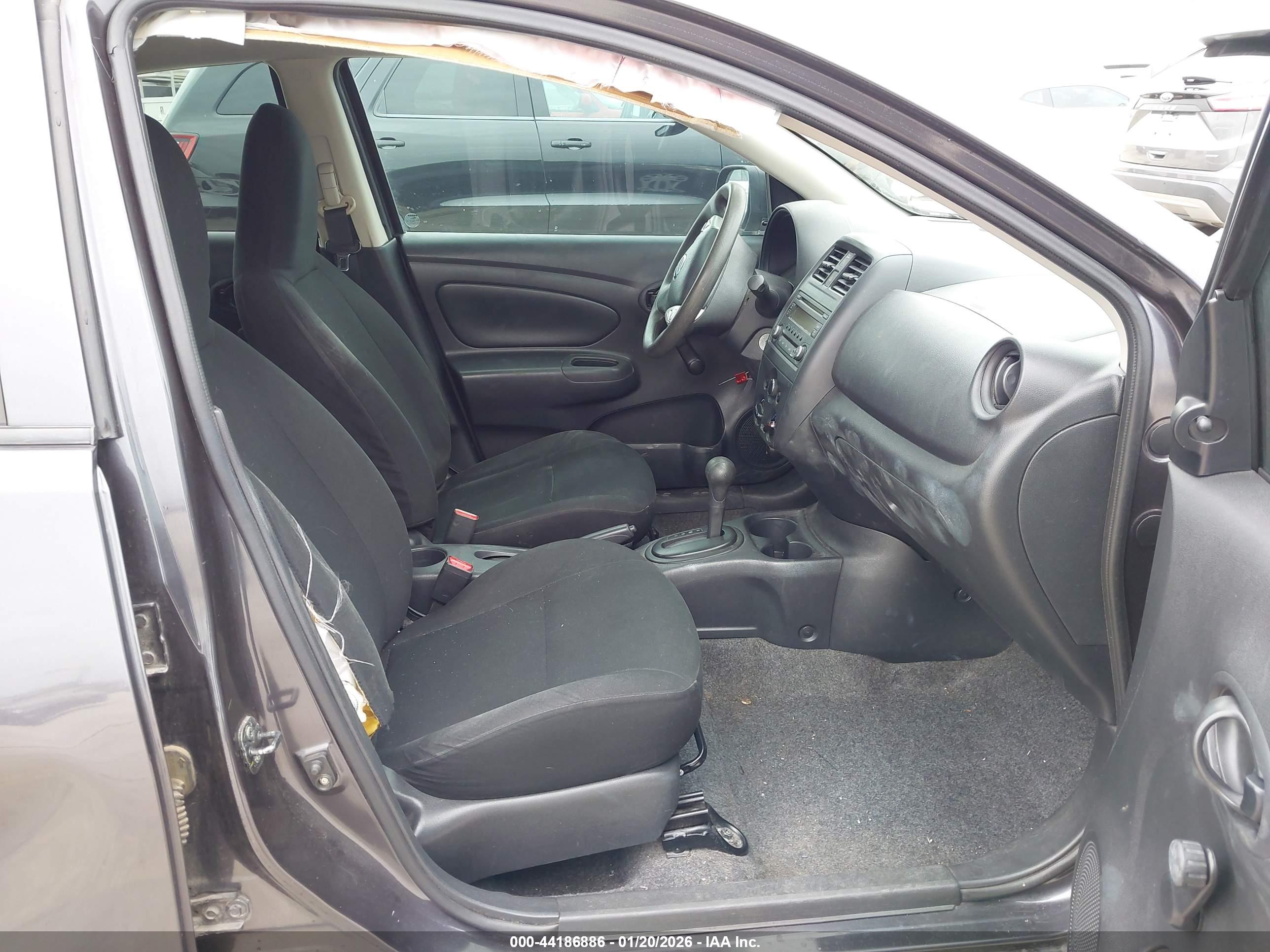 NISSAN VERSA image 5