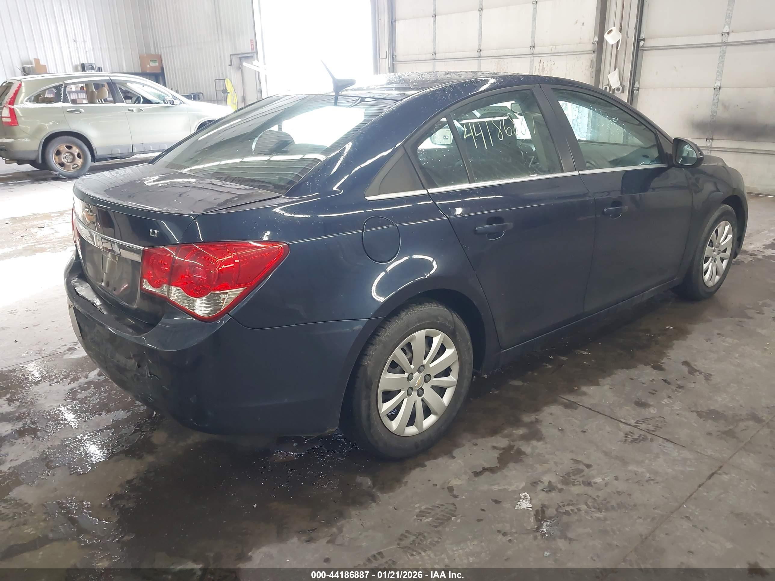 CHEVROLET CRUZE image 4