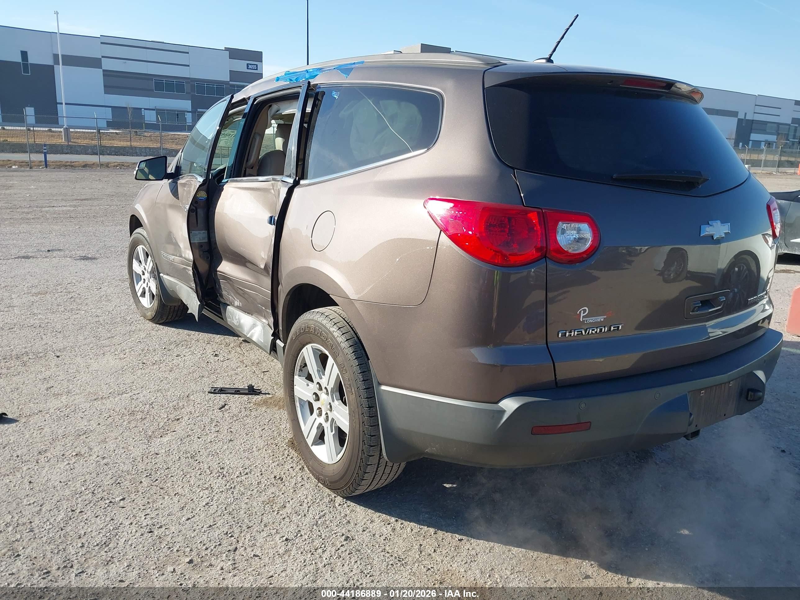 CHEVROLET TRAVERSE image 3