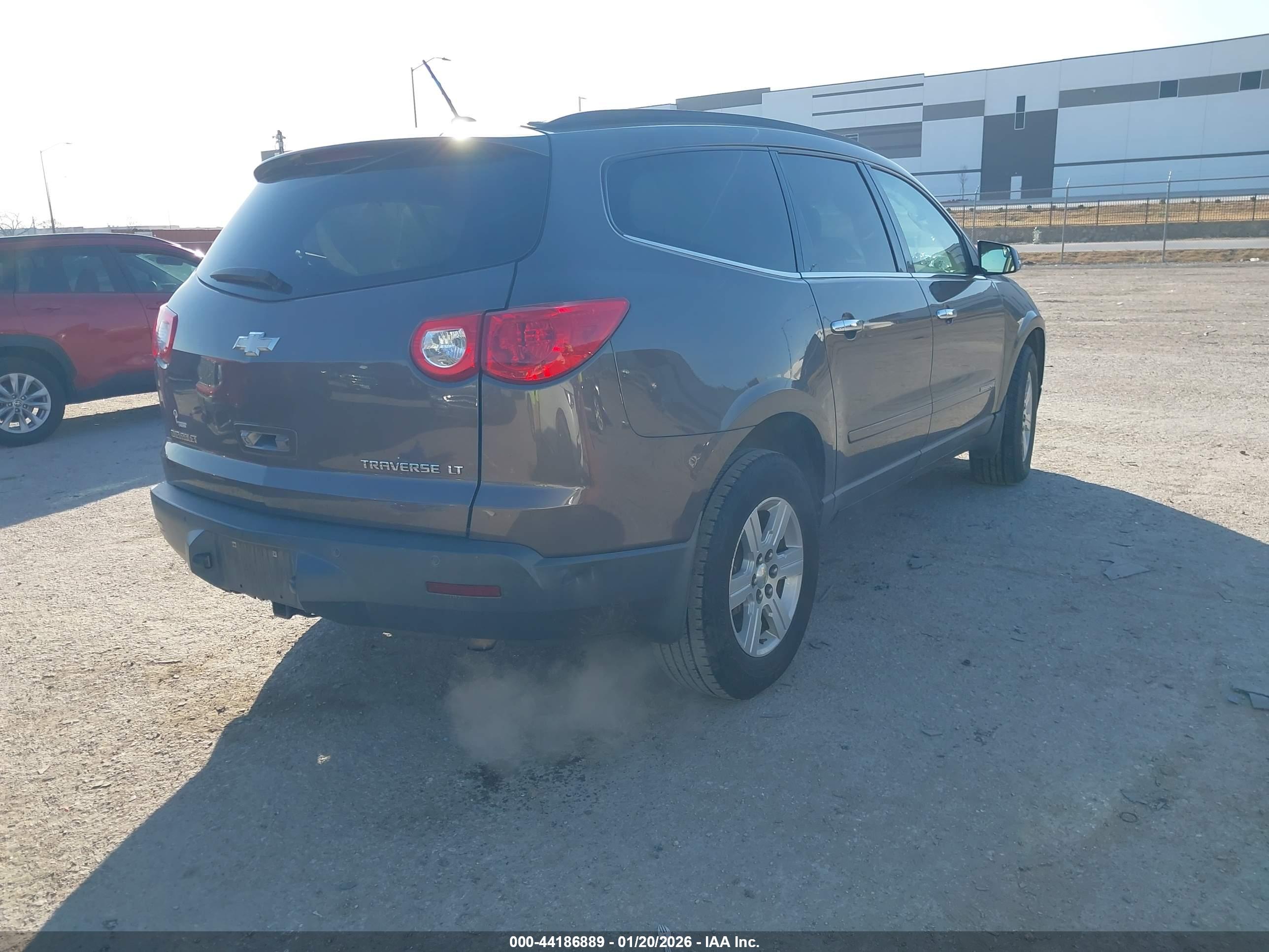 CHEVROLET TRAVERSE image 4