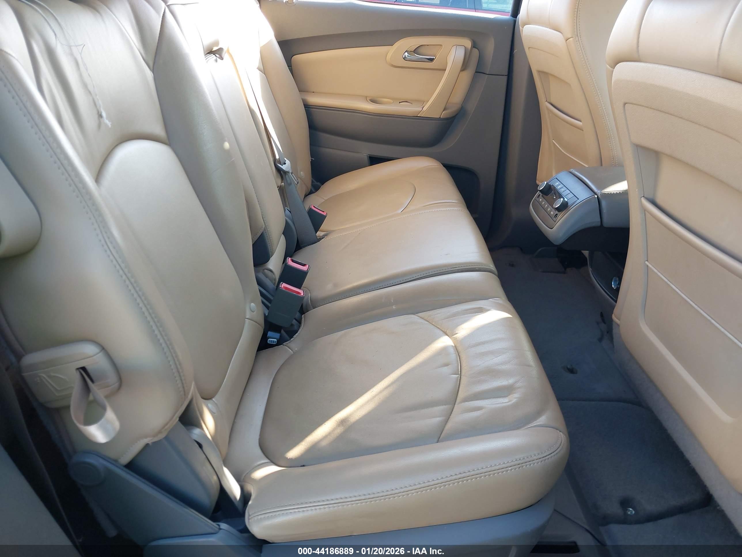 CHEVROLET TRAVERSE image 8
