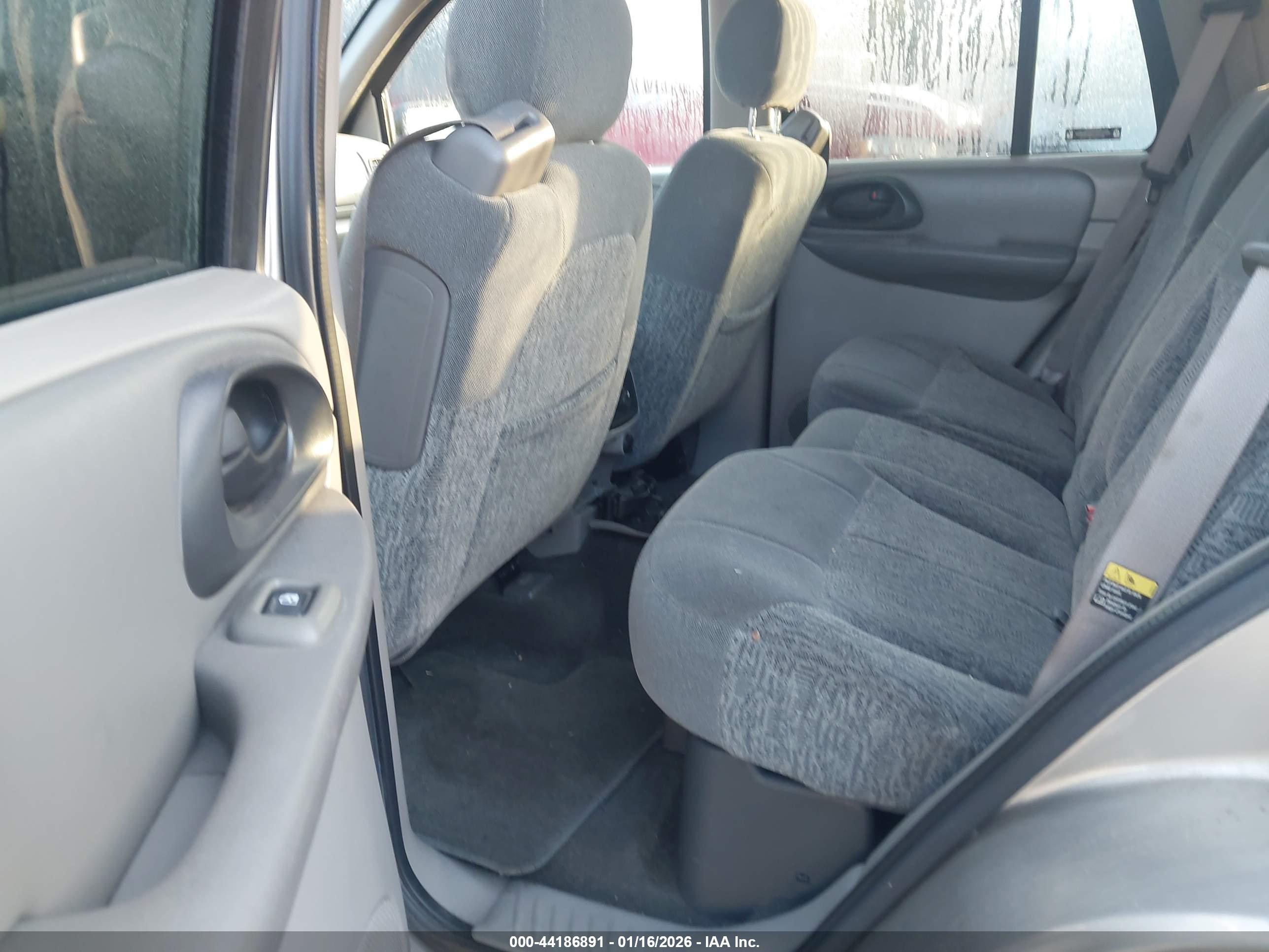 CHEVROLET TRAILBLAZER image 8