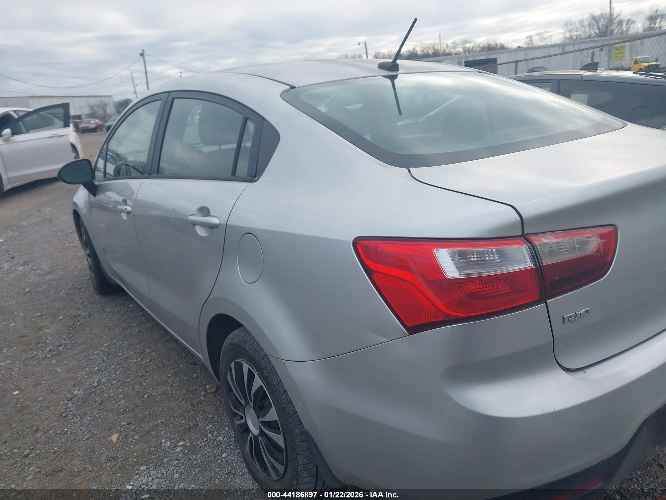 KIA RIO image 3