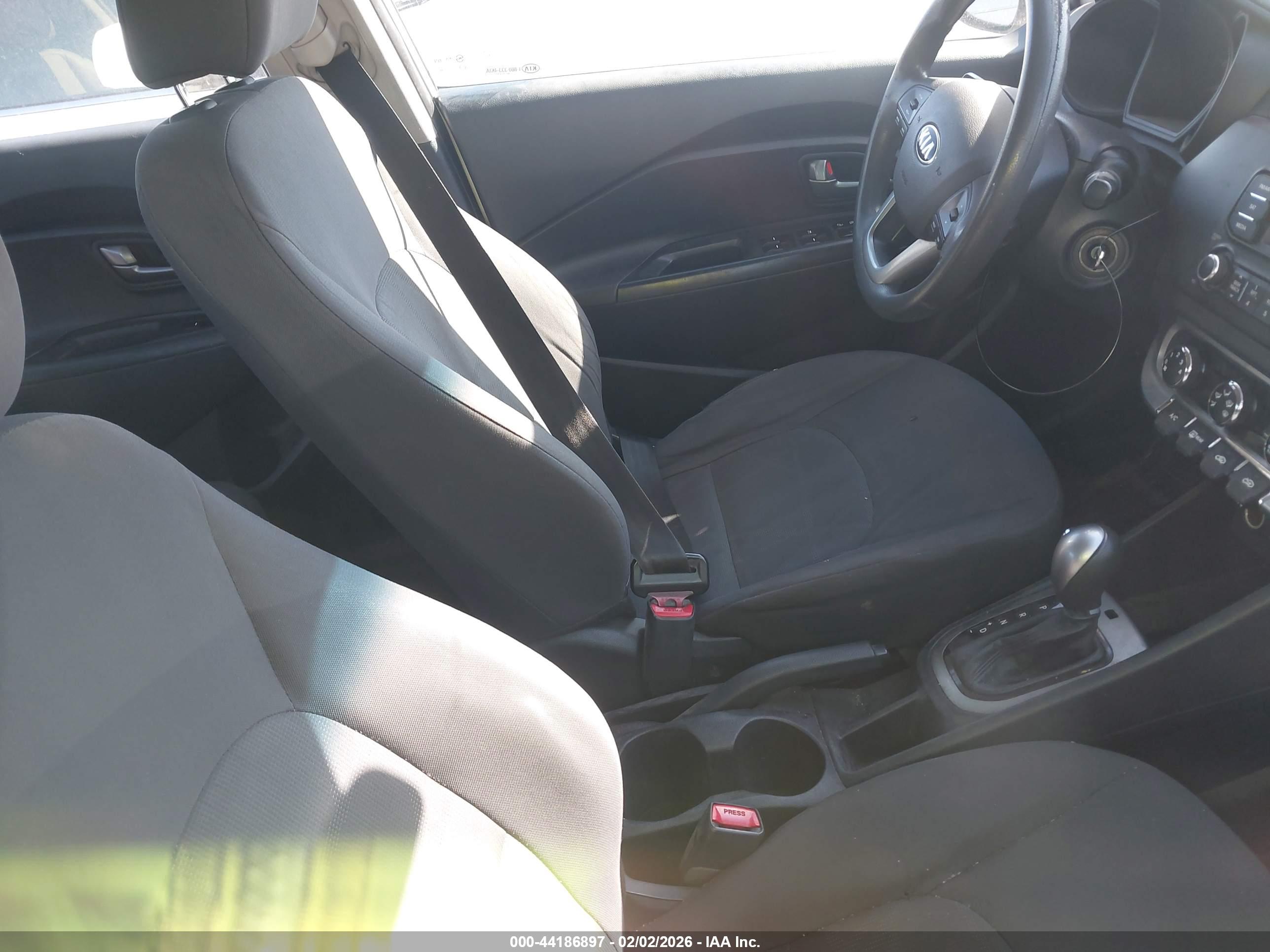 KIA RIO image 5