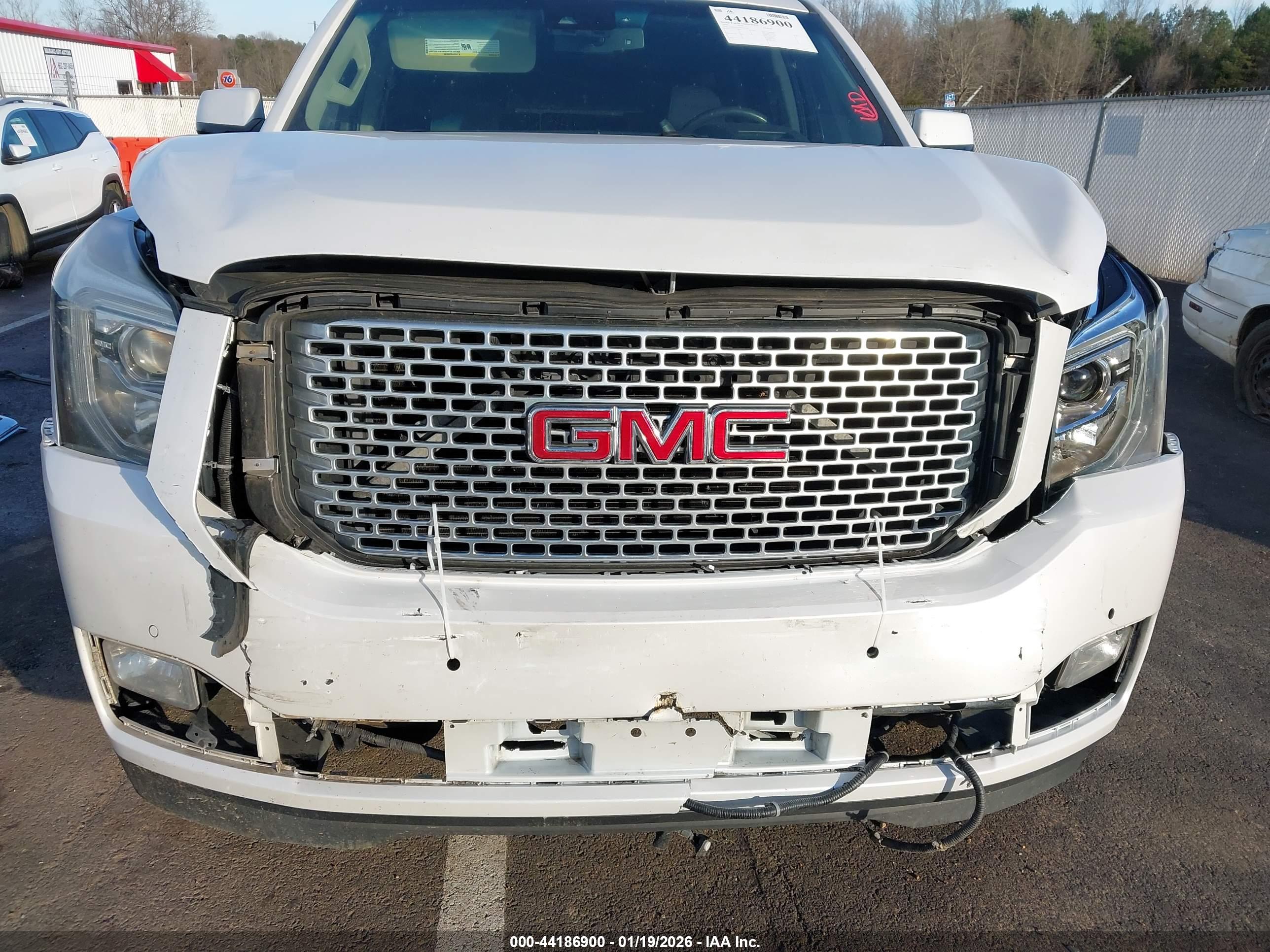 GMC YUKON image 6