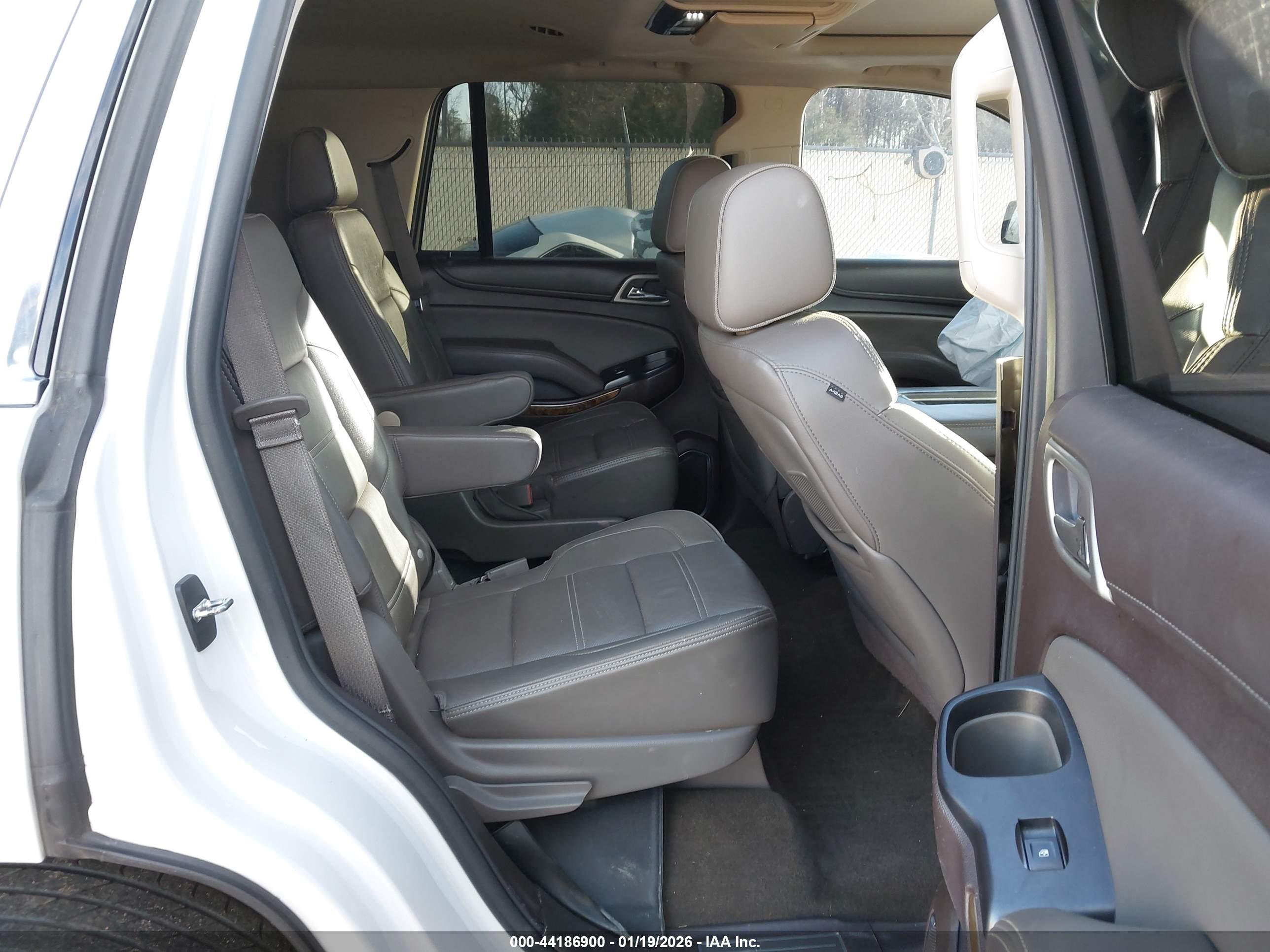 GMC YUKON image 8