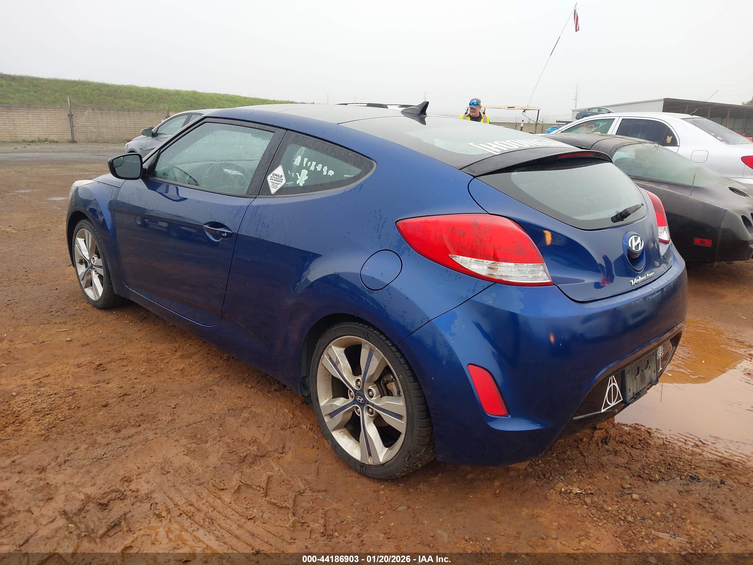 HYUNDAI VELOSTER image 3