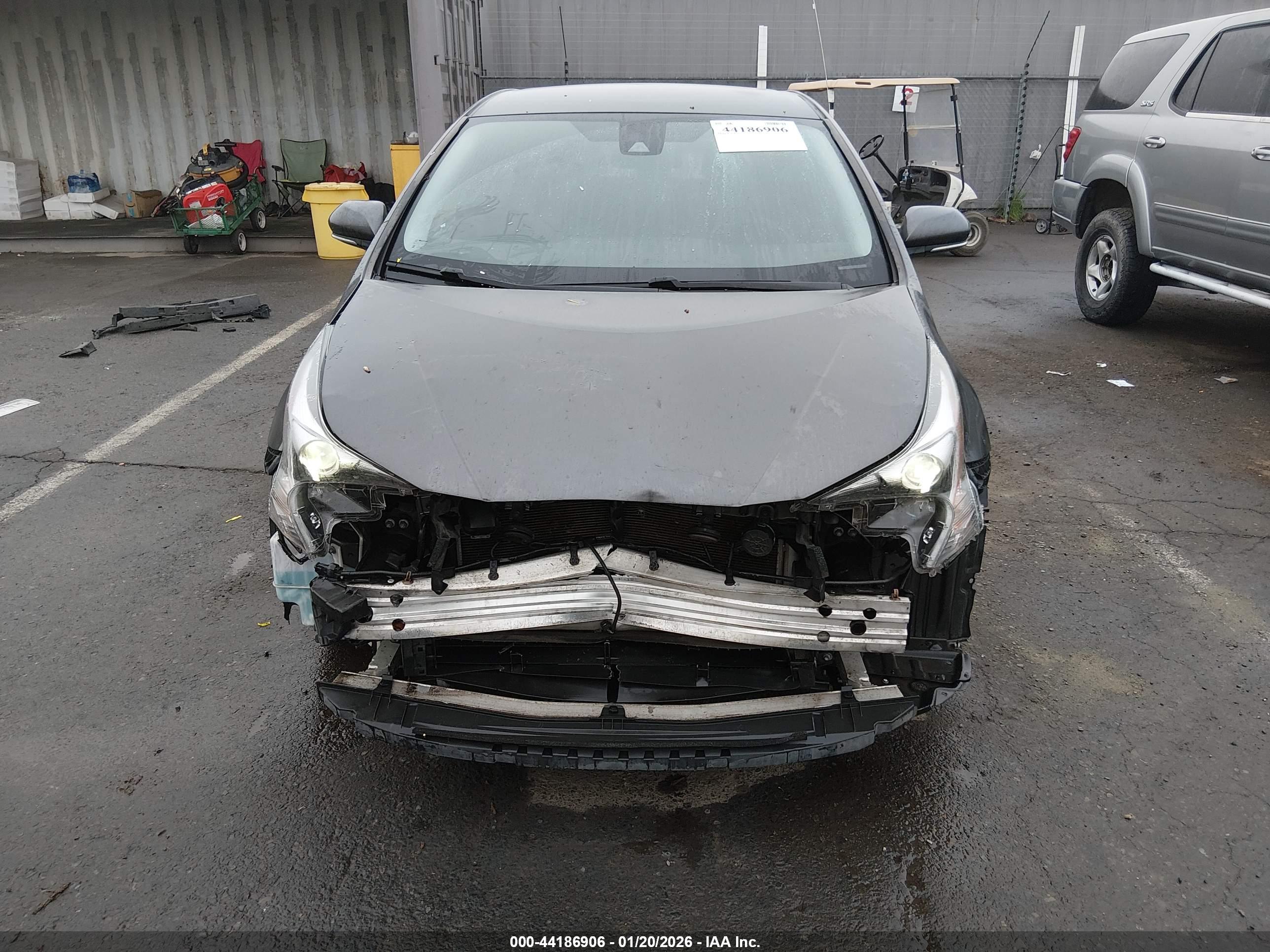 TOYOTA PRIUS image 6