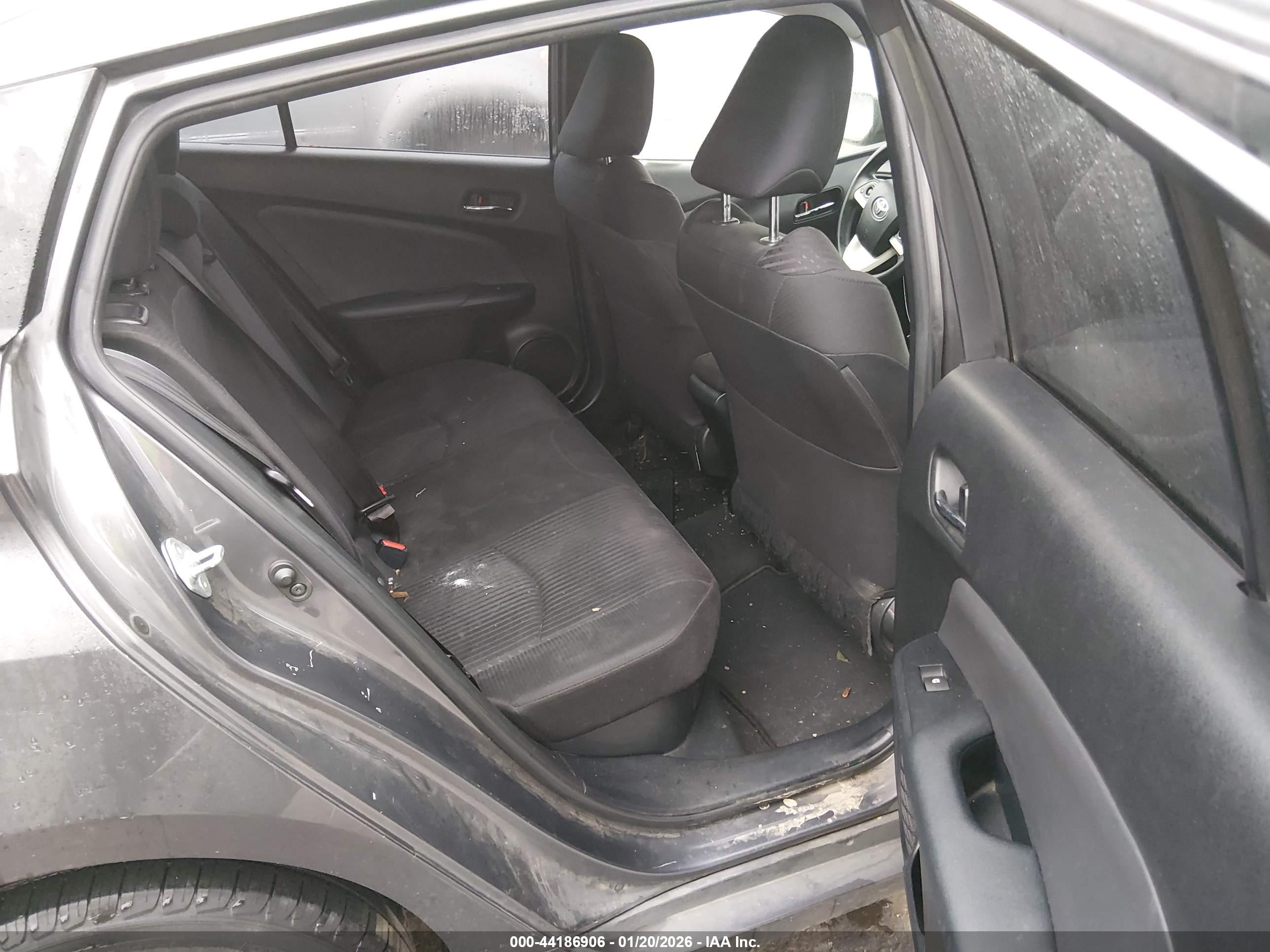 TOYOTA PRIUS image 8