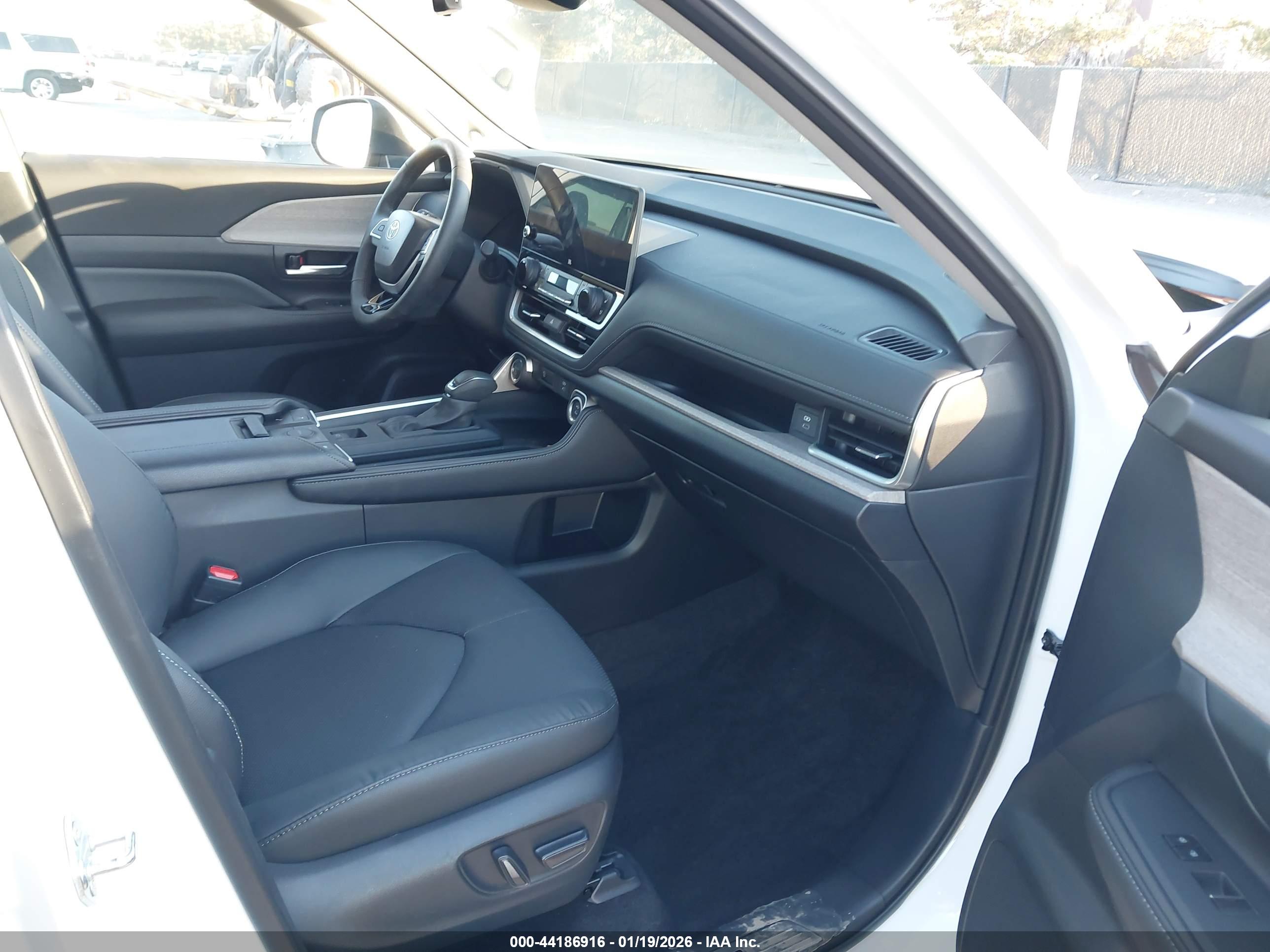 TOYOTA GRAND image 5