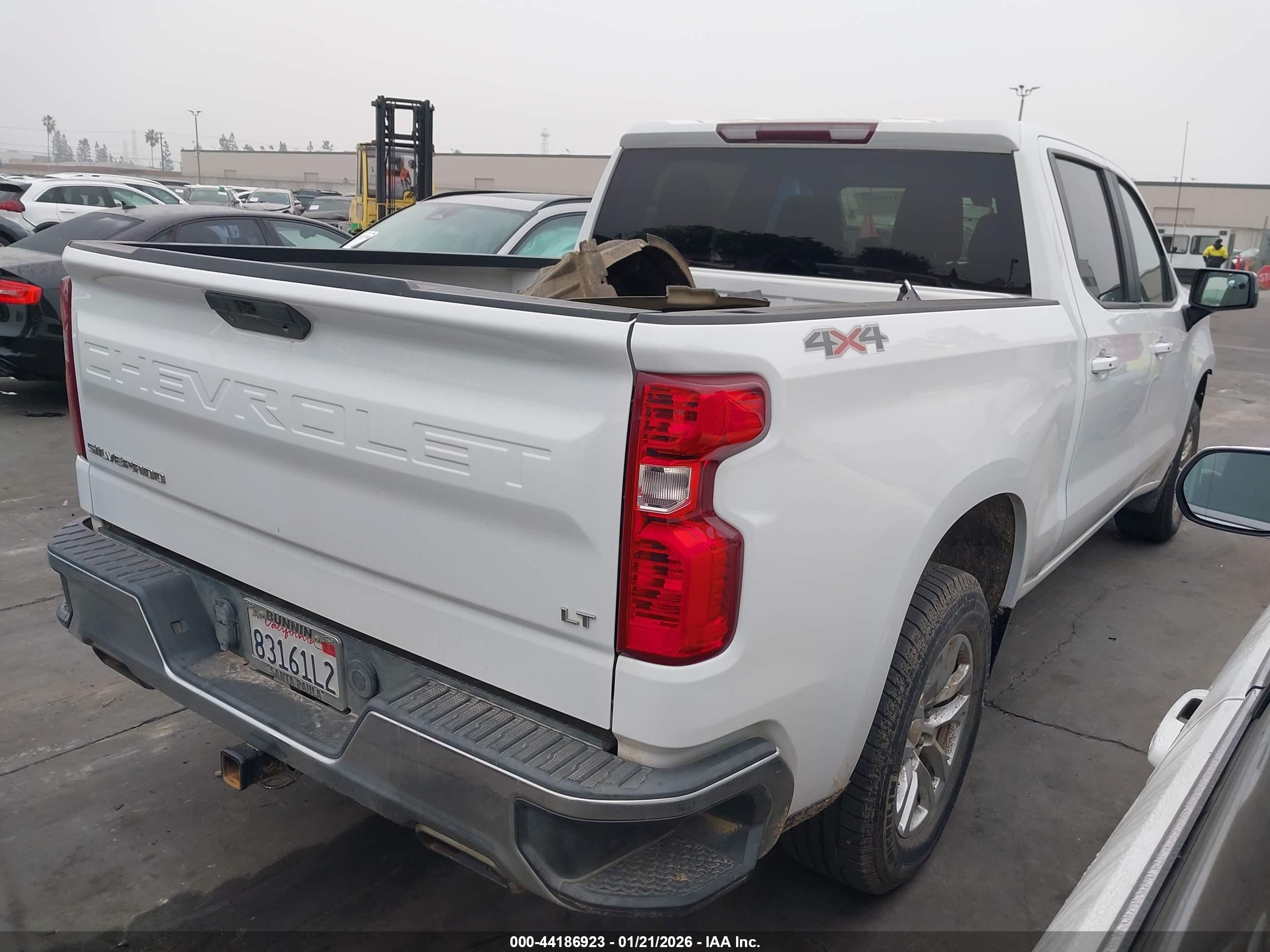 CHEVROLET SILVERADO image 4