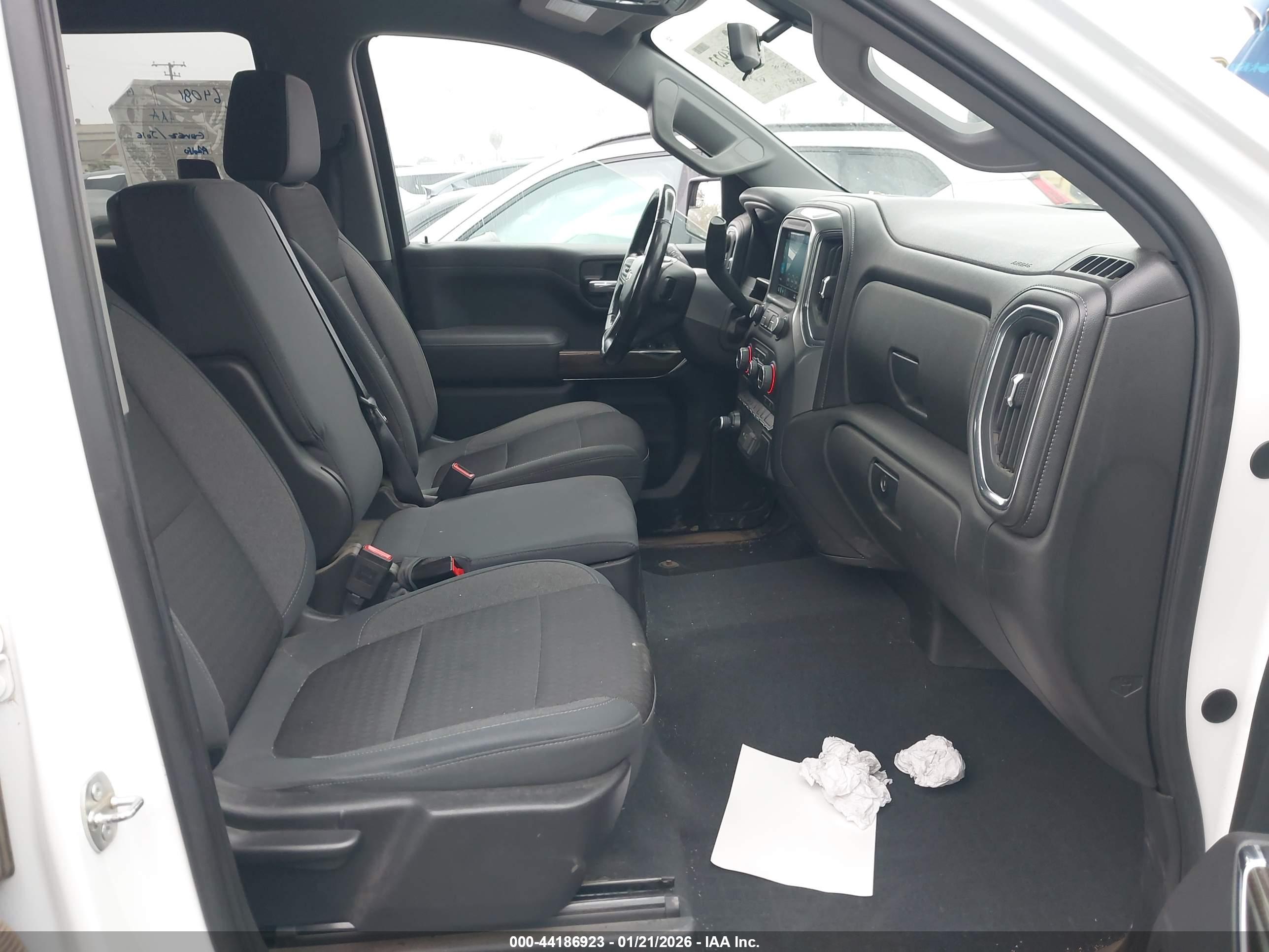 CHEVROLET SILVERADO image 5
