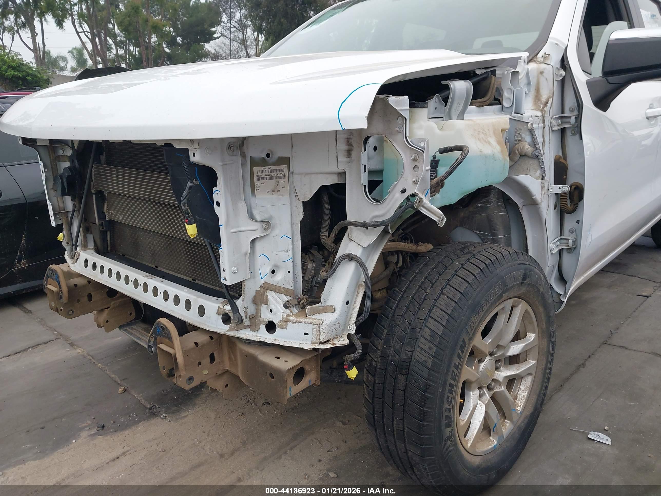 CHEVROLET SILVERADO image 6