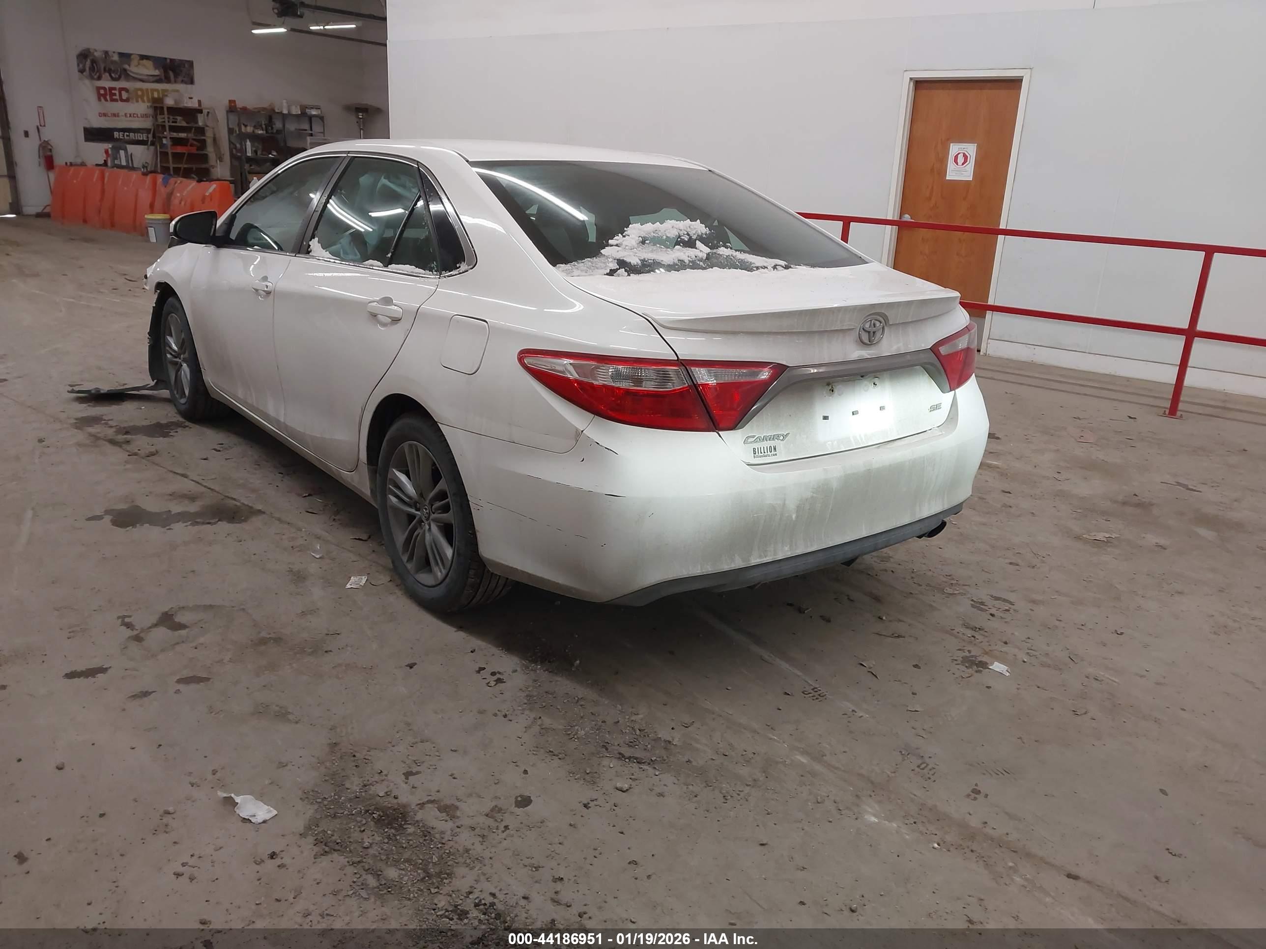 TOYOTA CAMRY image 3