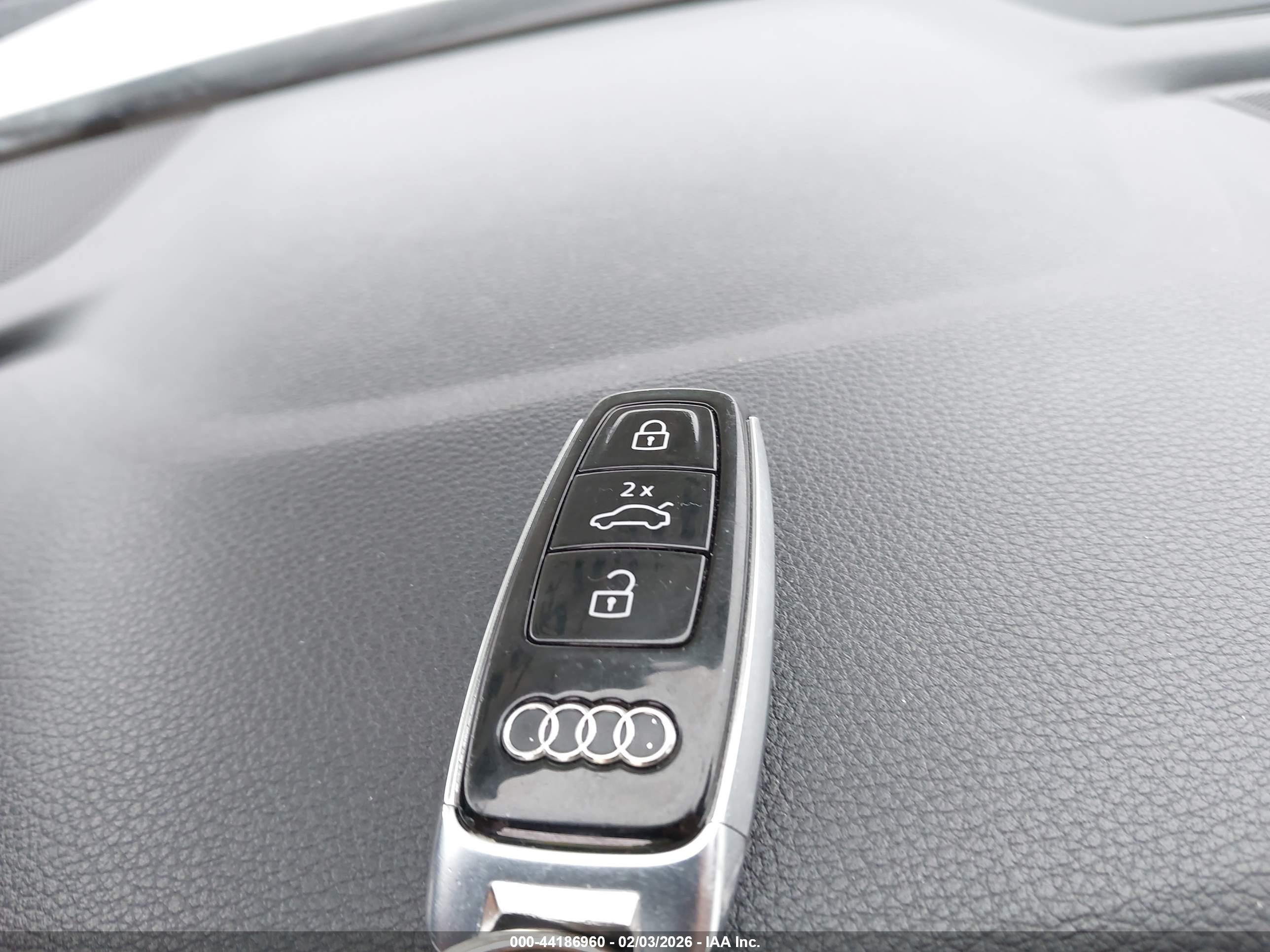 AUDI Q7 image 11