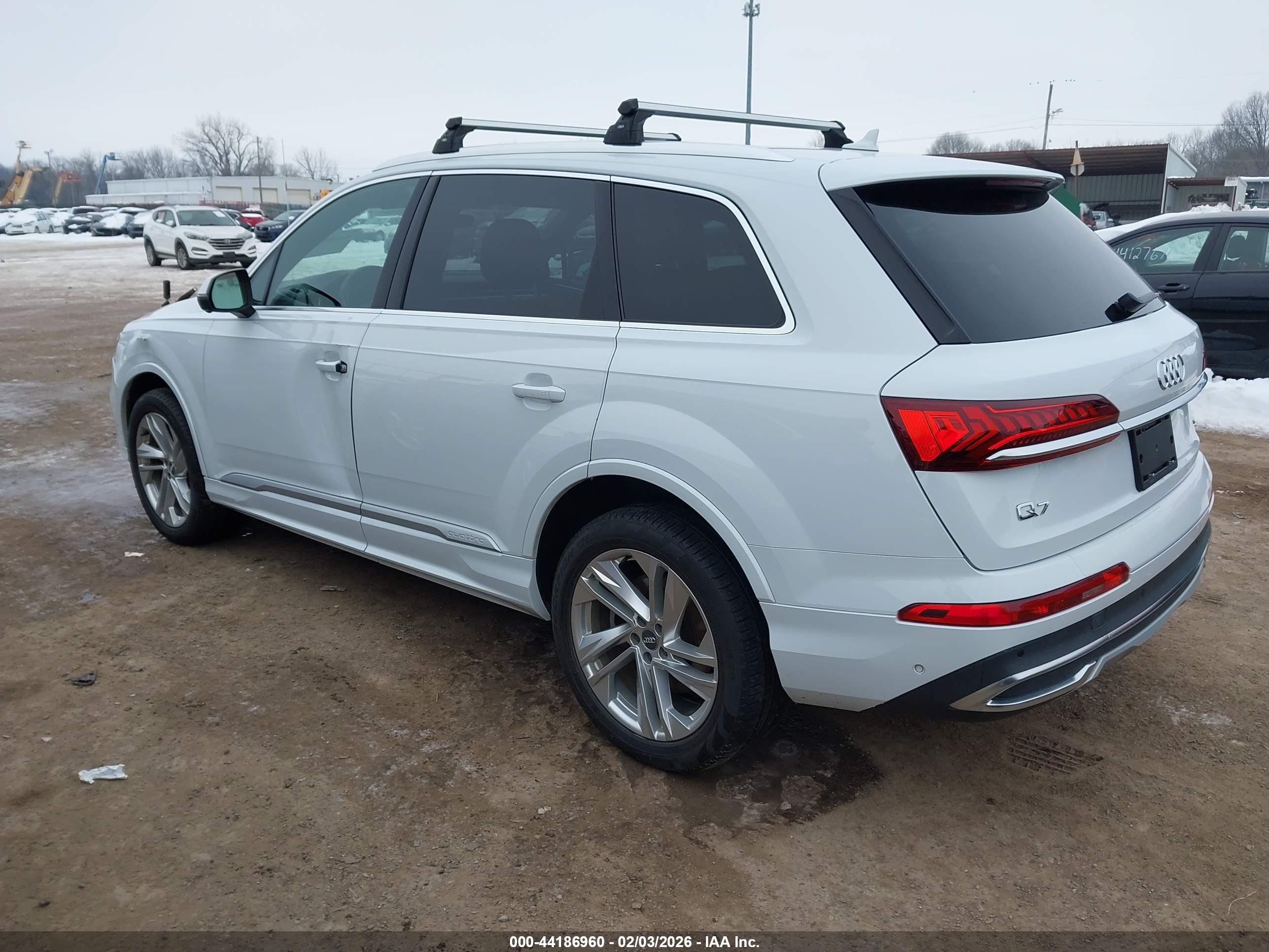 AUDI Q7 image 3