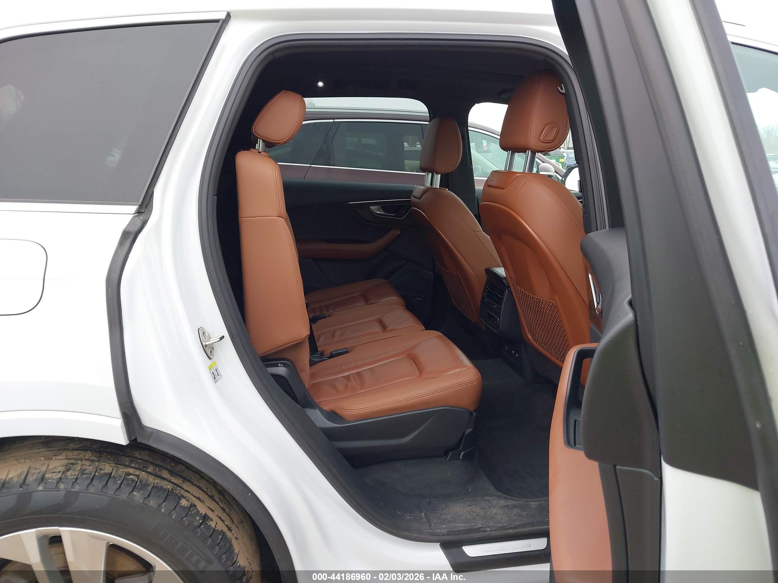AUDI Q7 image 8