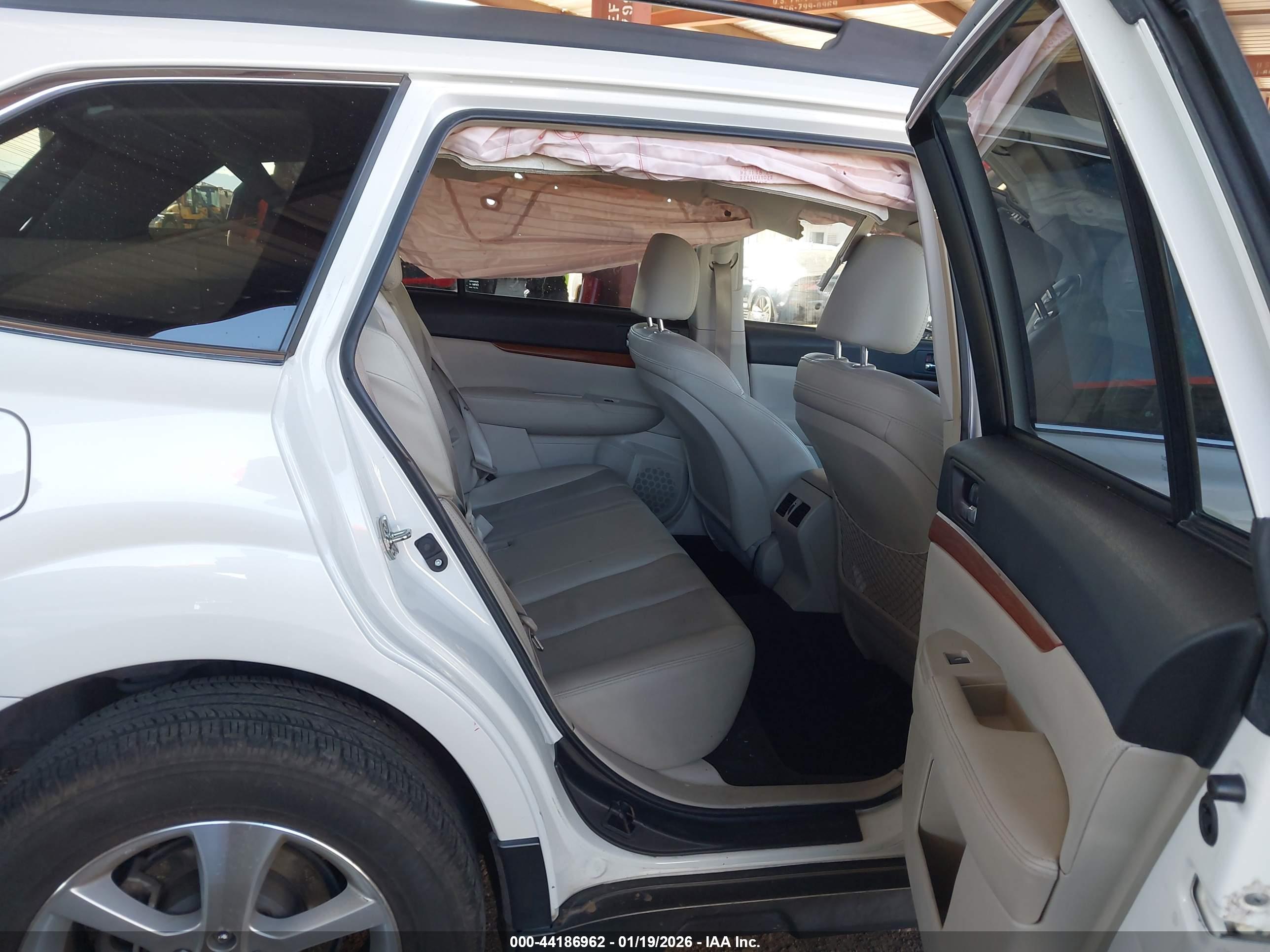 SUBARU OUTBACK image 8