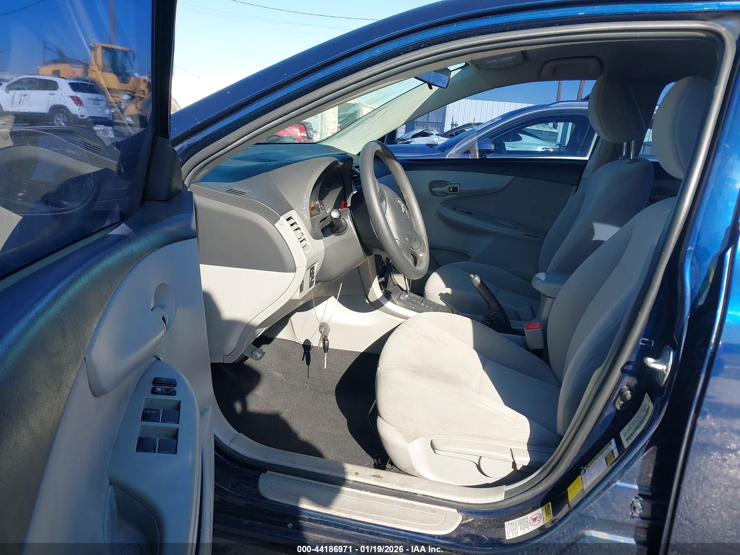 TOYOTA COROLLA image 5