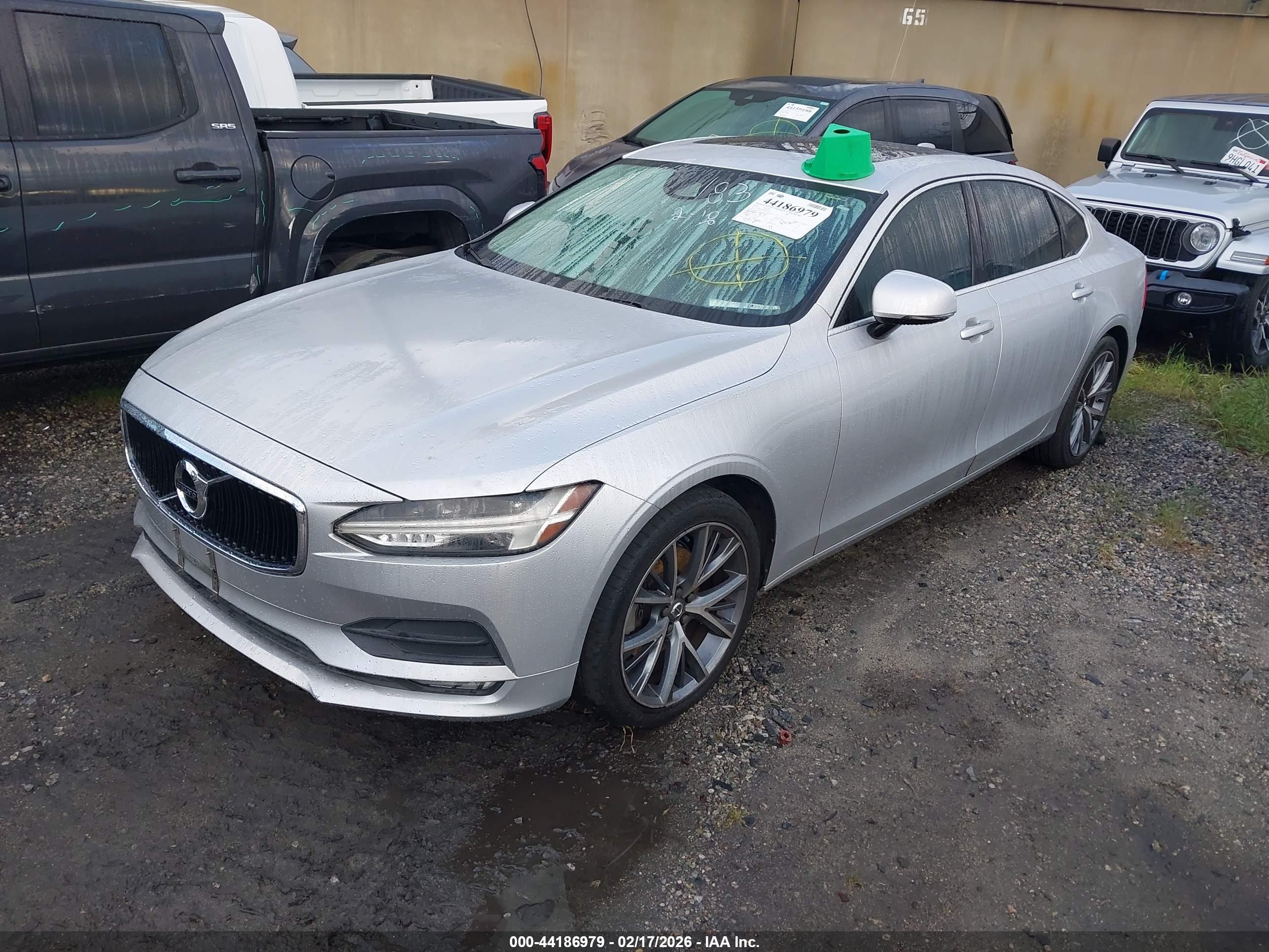 VOLVO S90 image 2