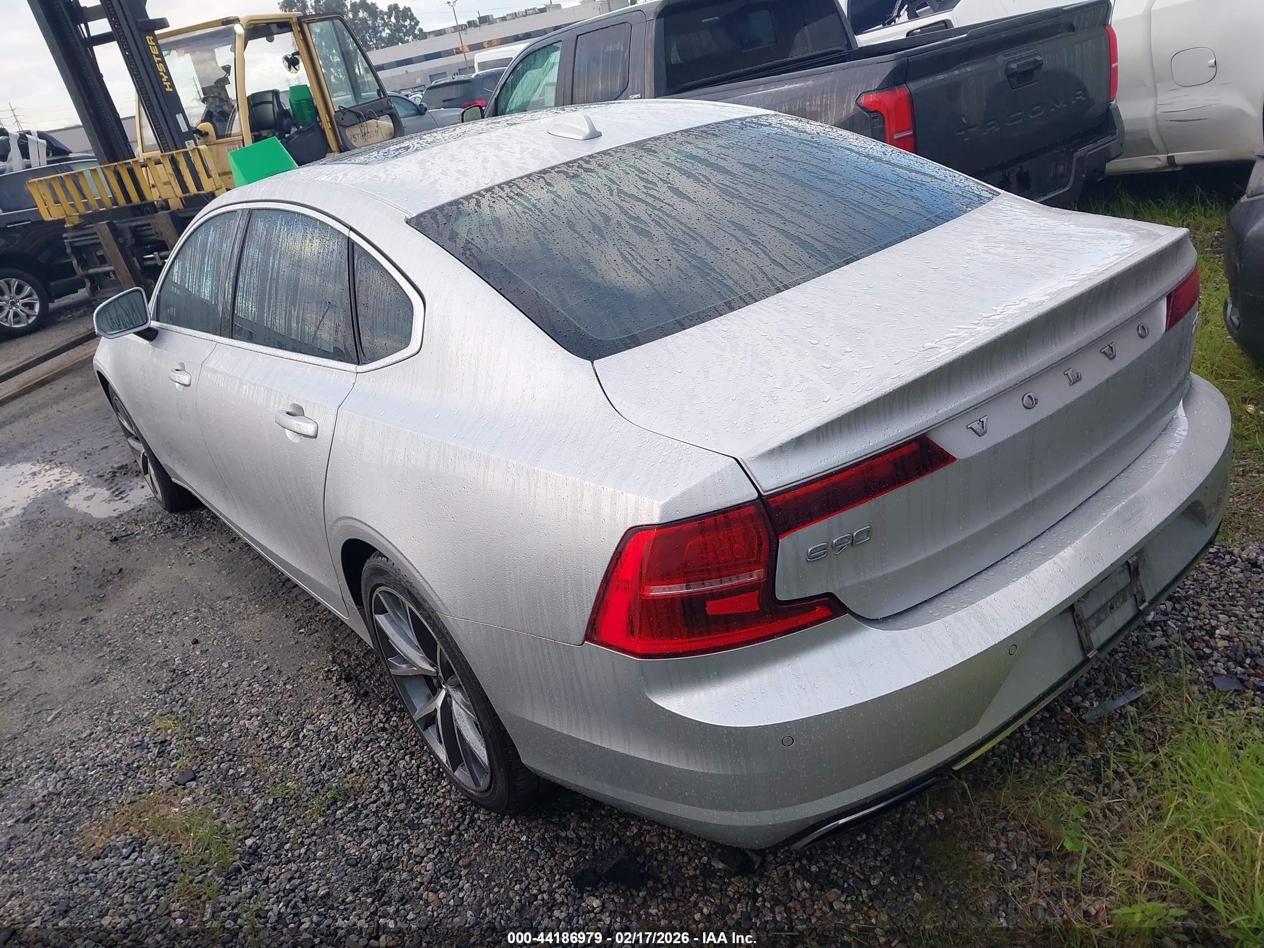 VOLVO S90 image 3