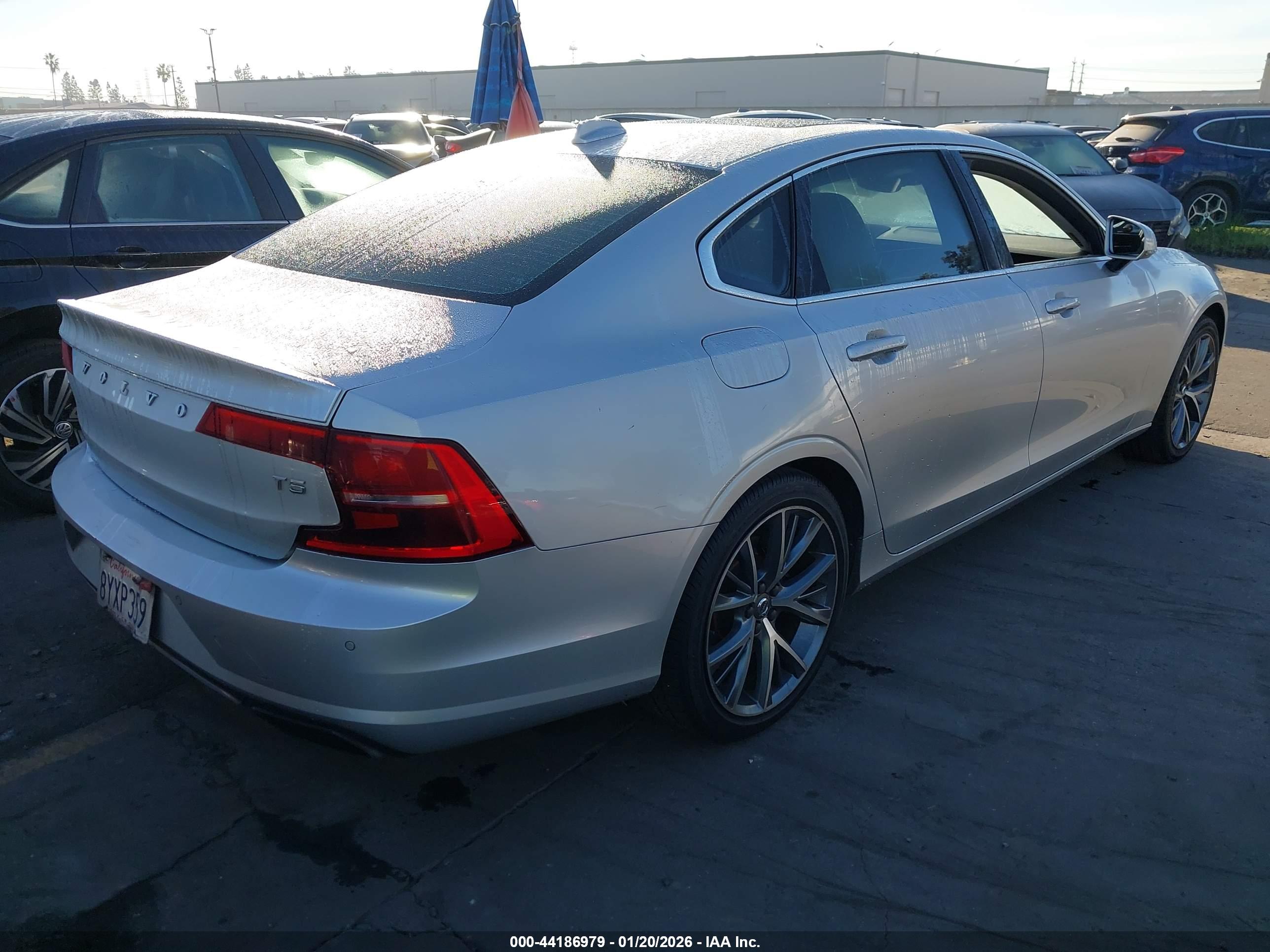 VOLVO S90 image 4