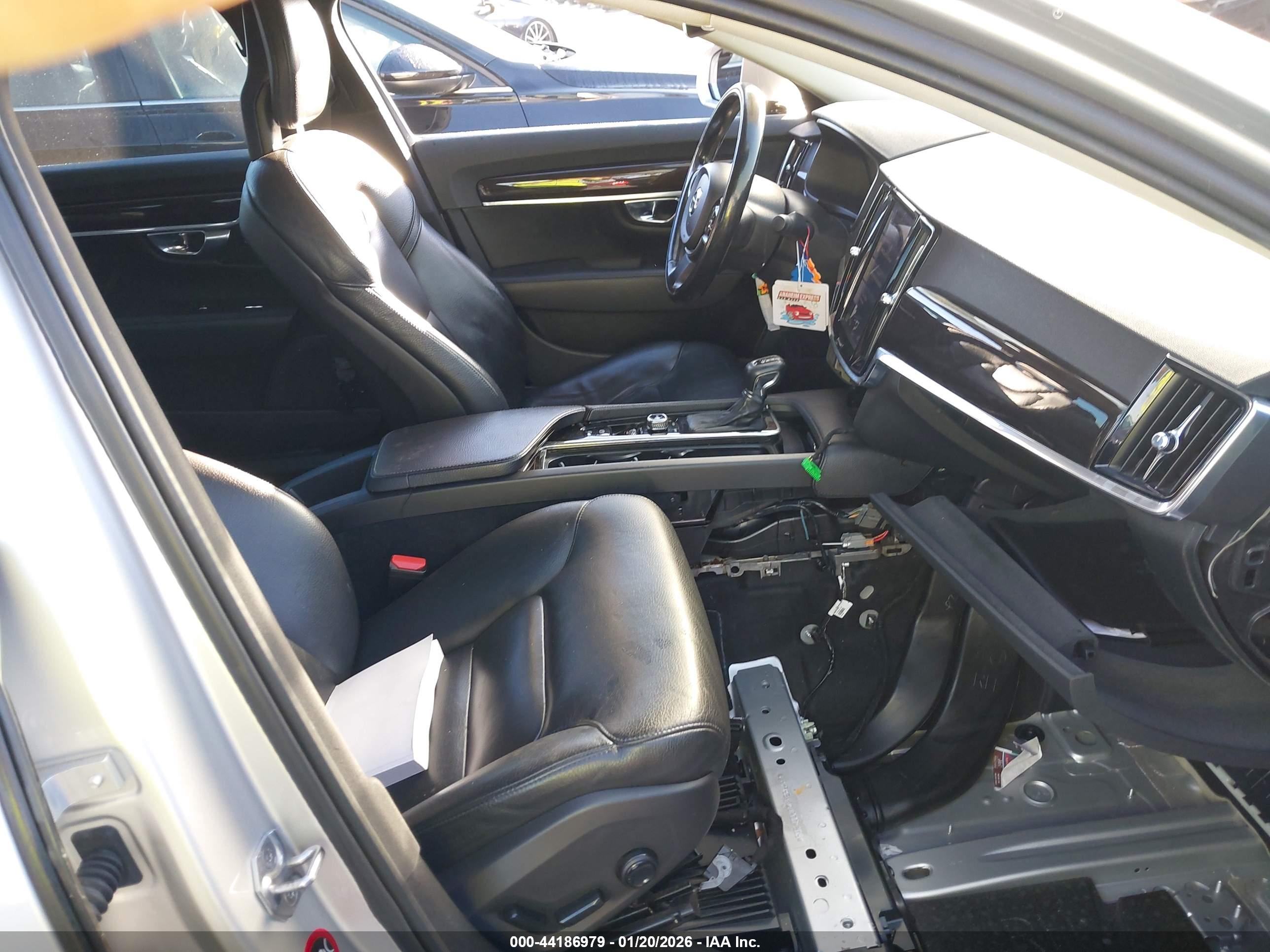 VOLVO S90 image 5