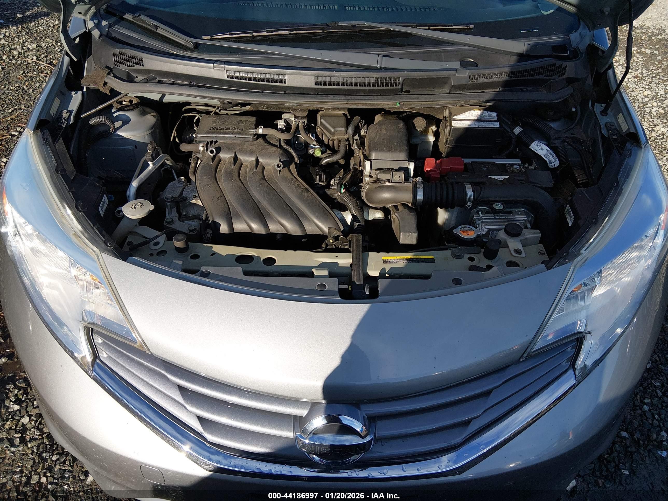 NISSAN VERSA image 10