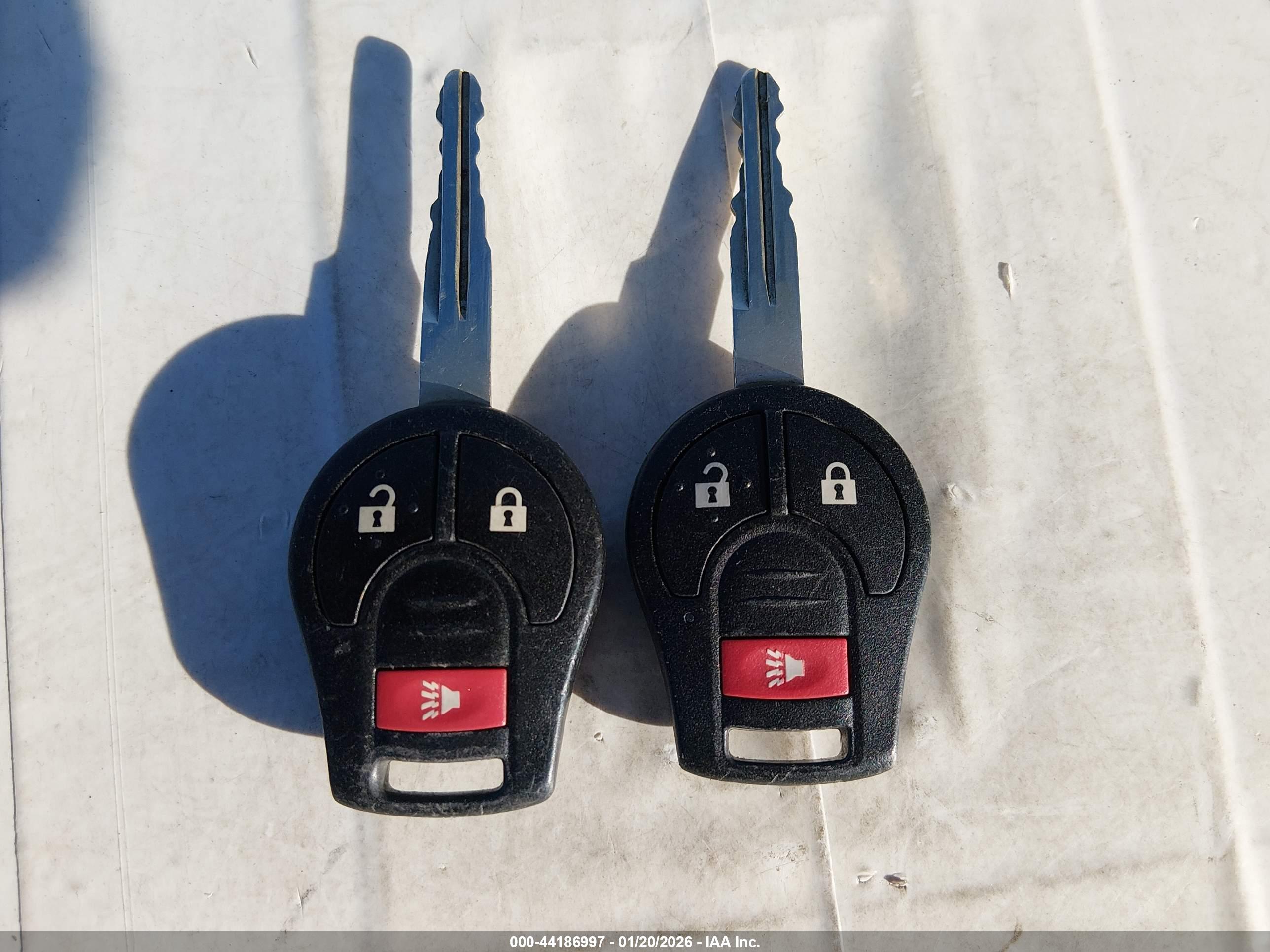 NISSAN VERSA image 11