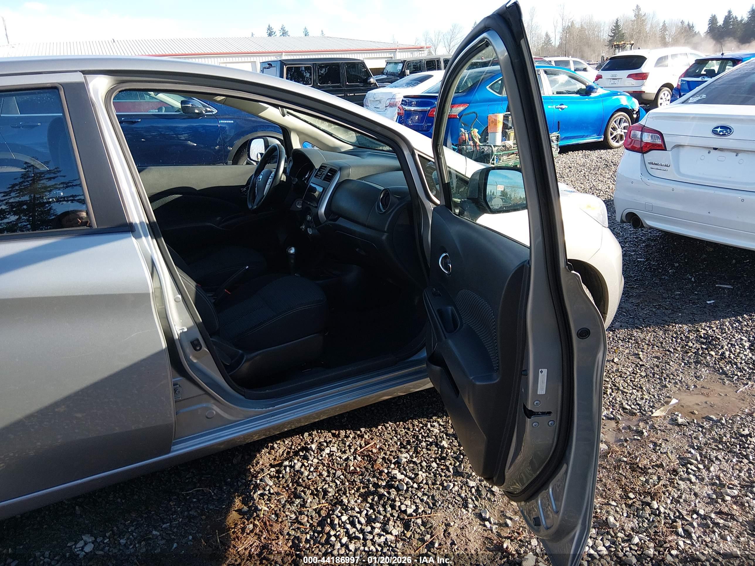 NISSAN VERSA image 5